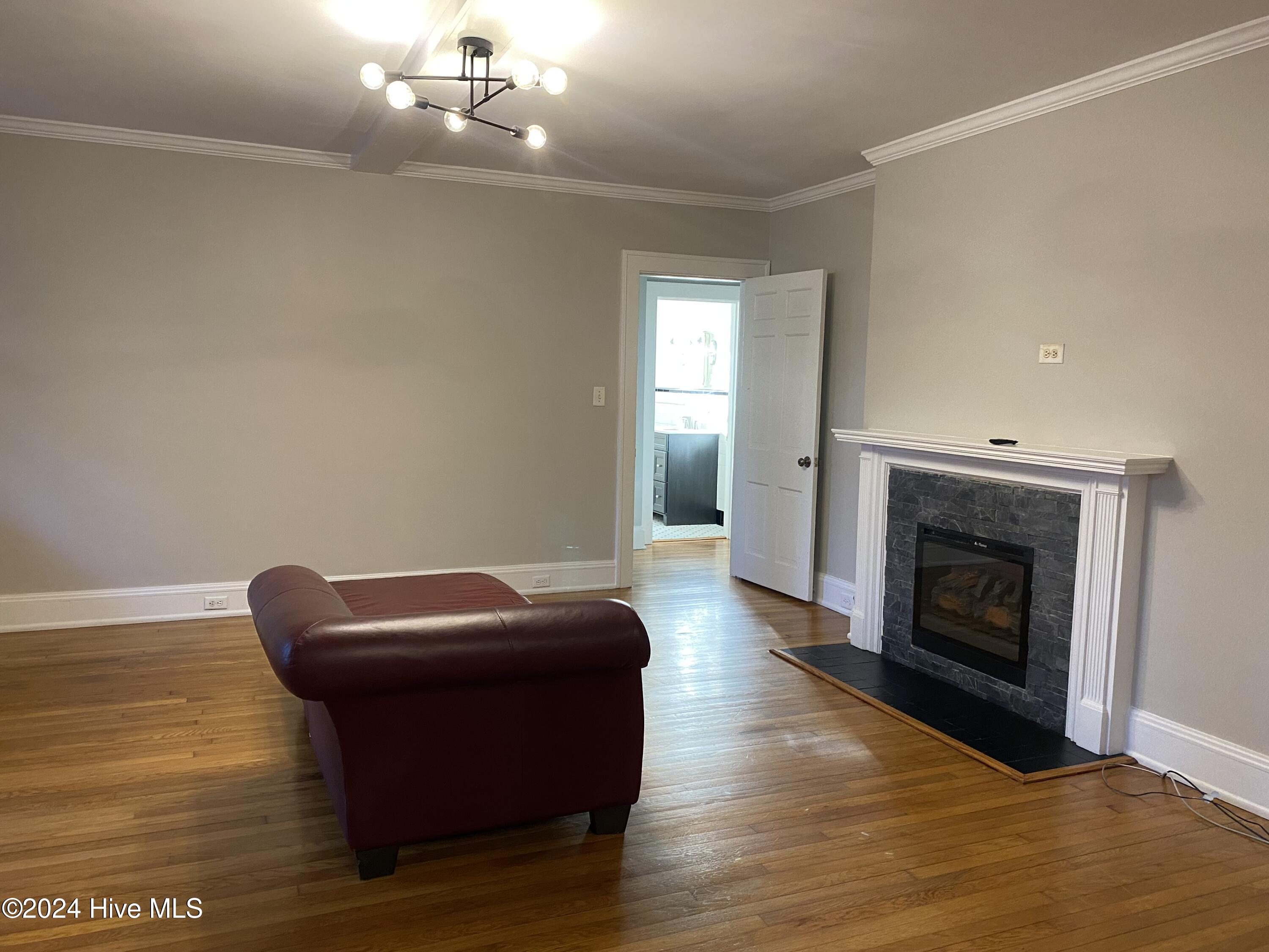 1121 Vance Street Property Photo 3