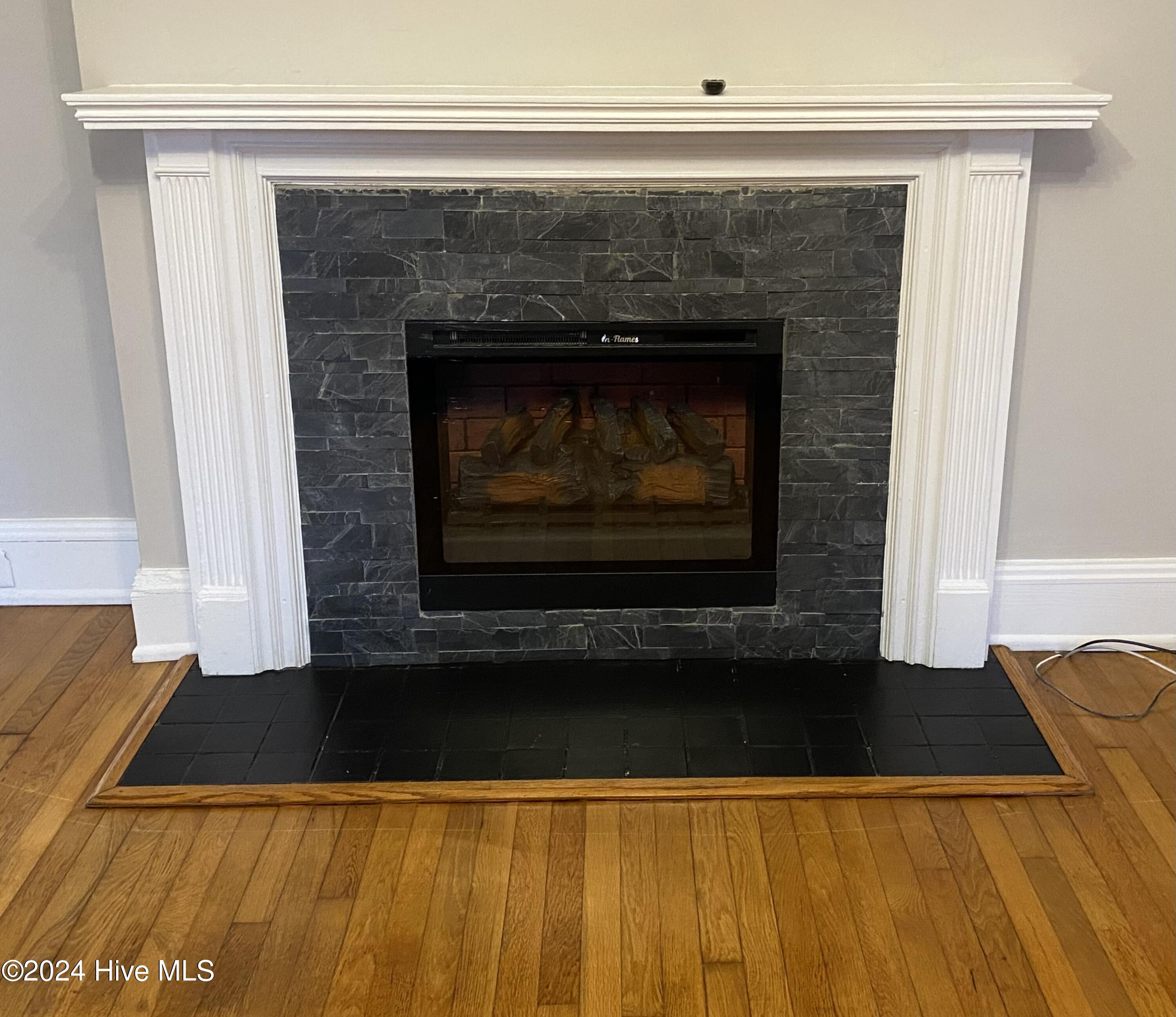 1121 Vance Street Property Photo 4