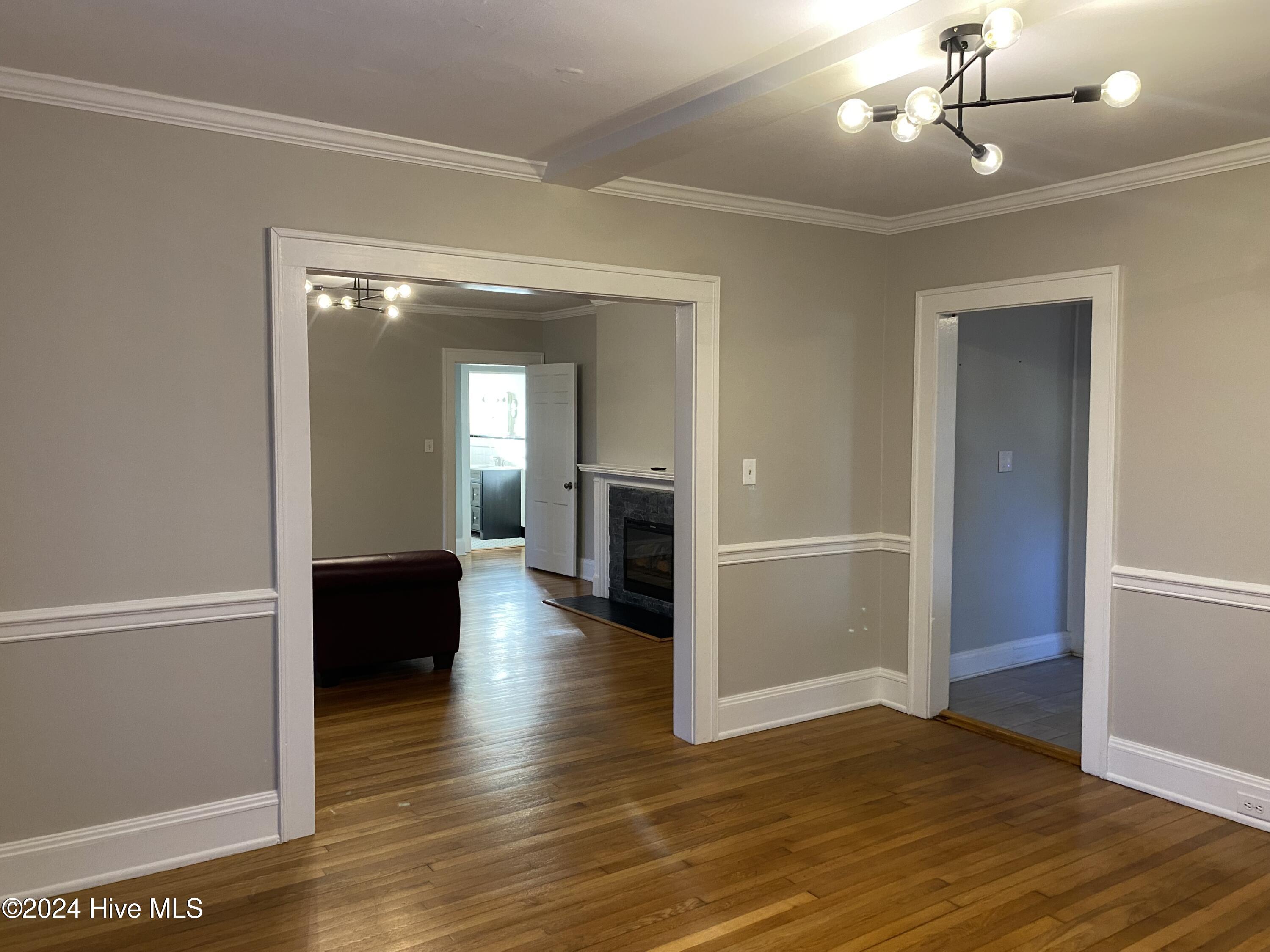 1121 Vance Street Property Photo 9