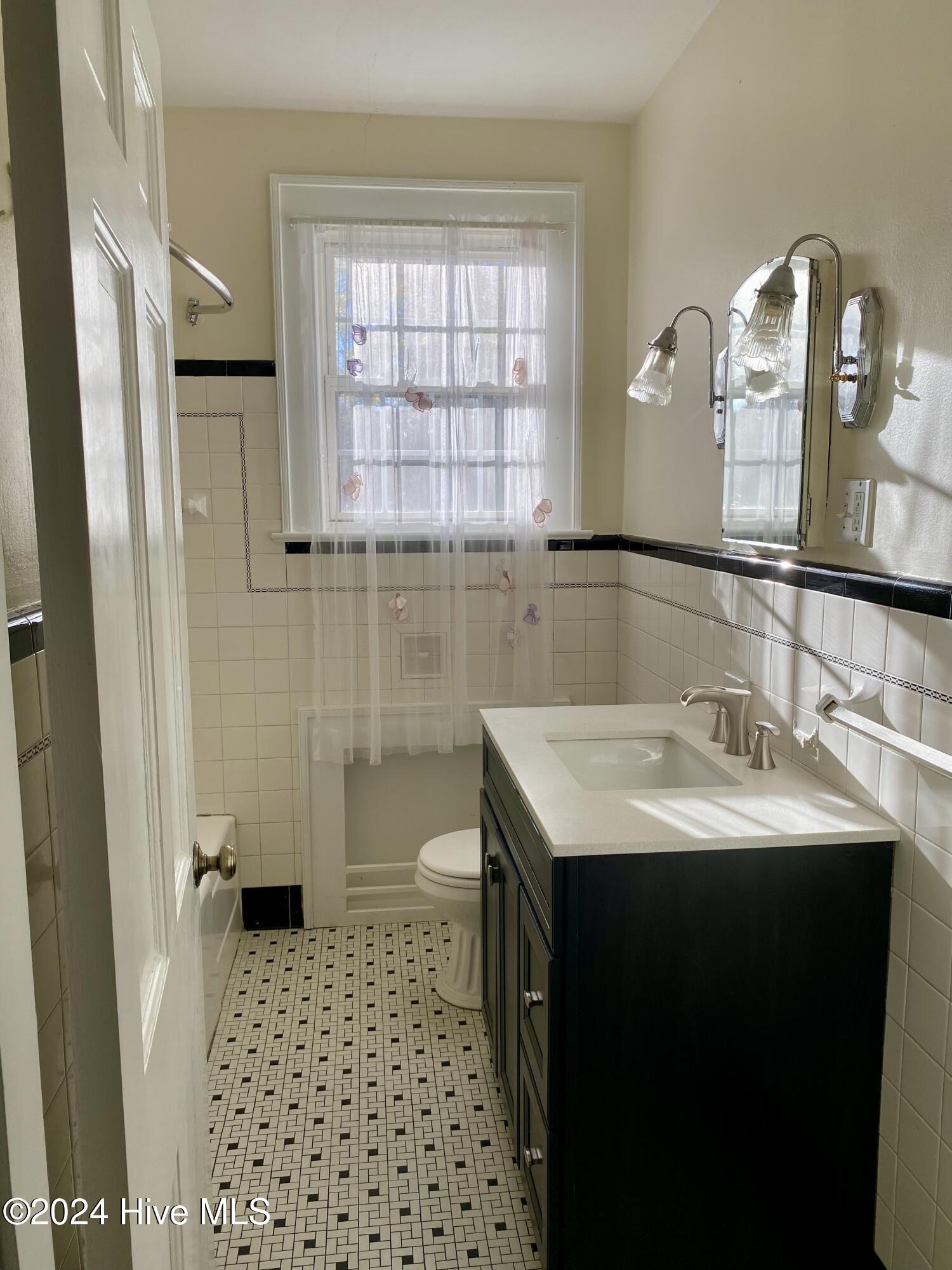 1121 Vance Street Property Photo 12