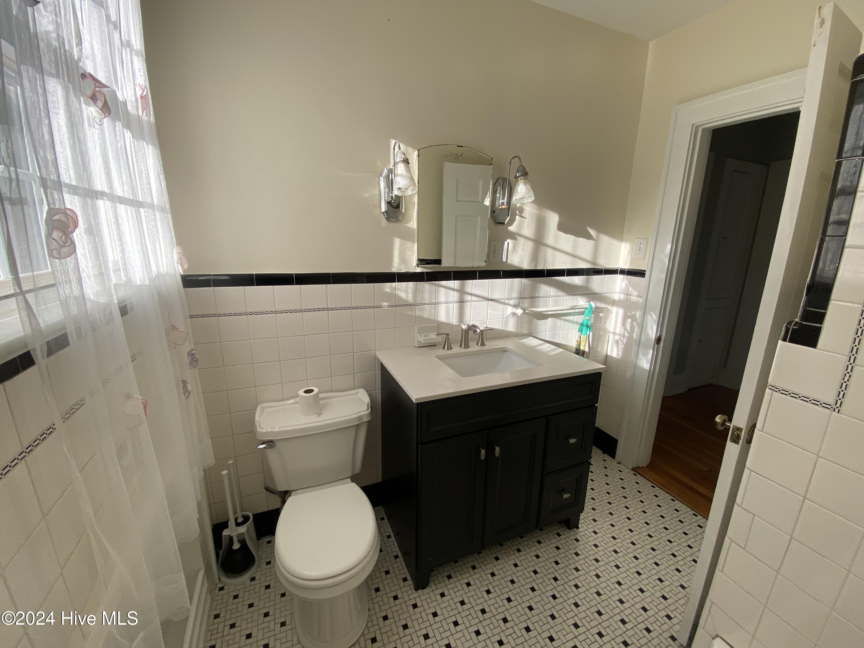 1121 Vance Street Property Photo 13
