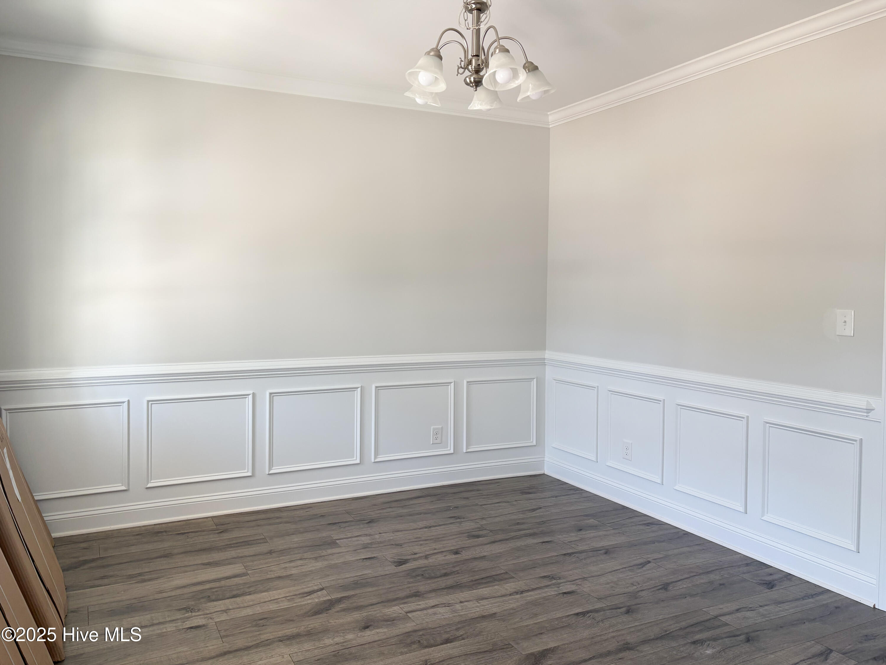 707 Ellabond Street Property Photo 2