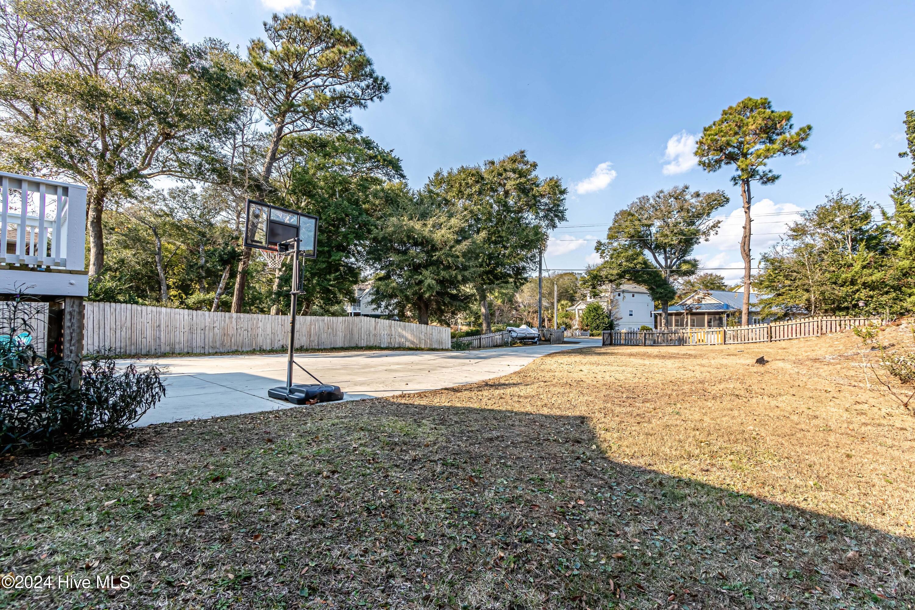 7315 Archers Creek Drive Property Photo 6