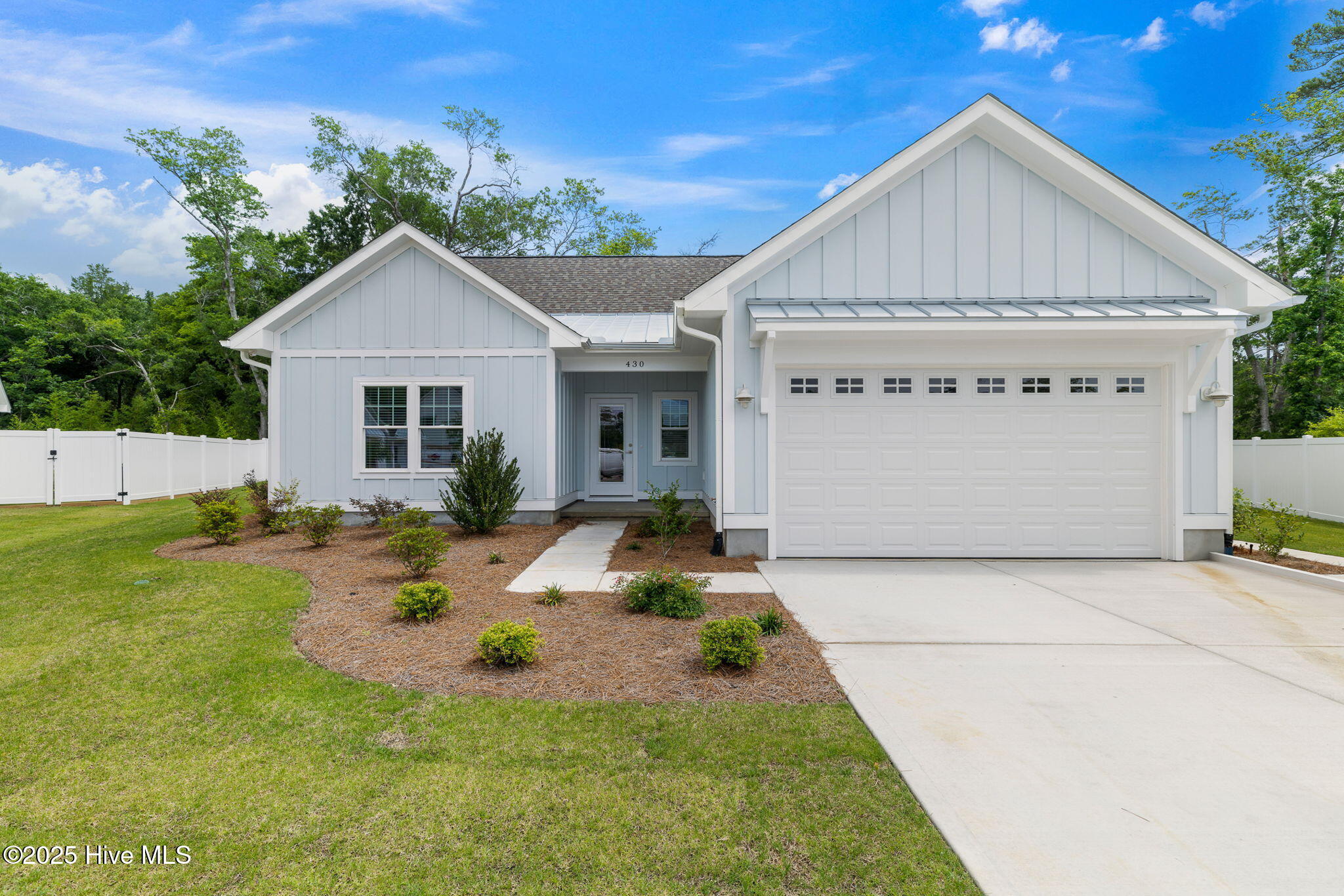 430 Raven Glen Drive Property Photo 3