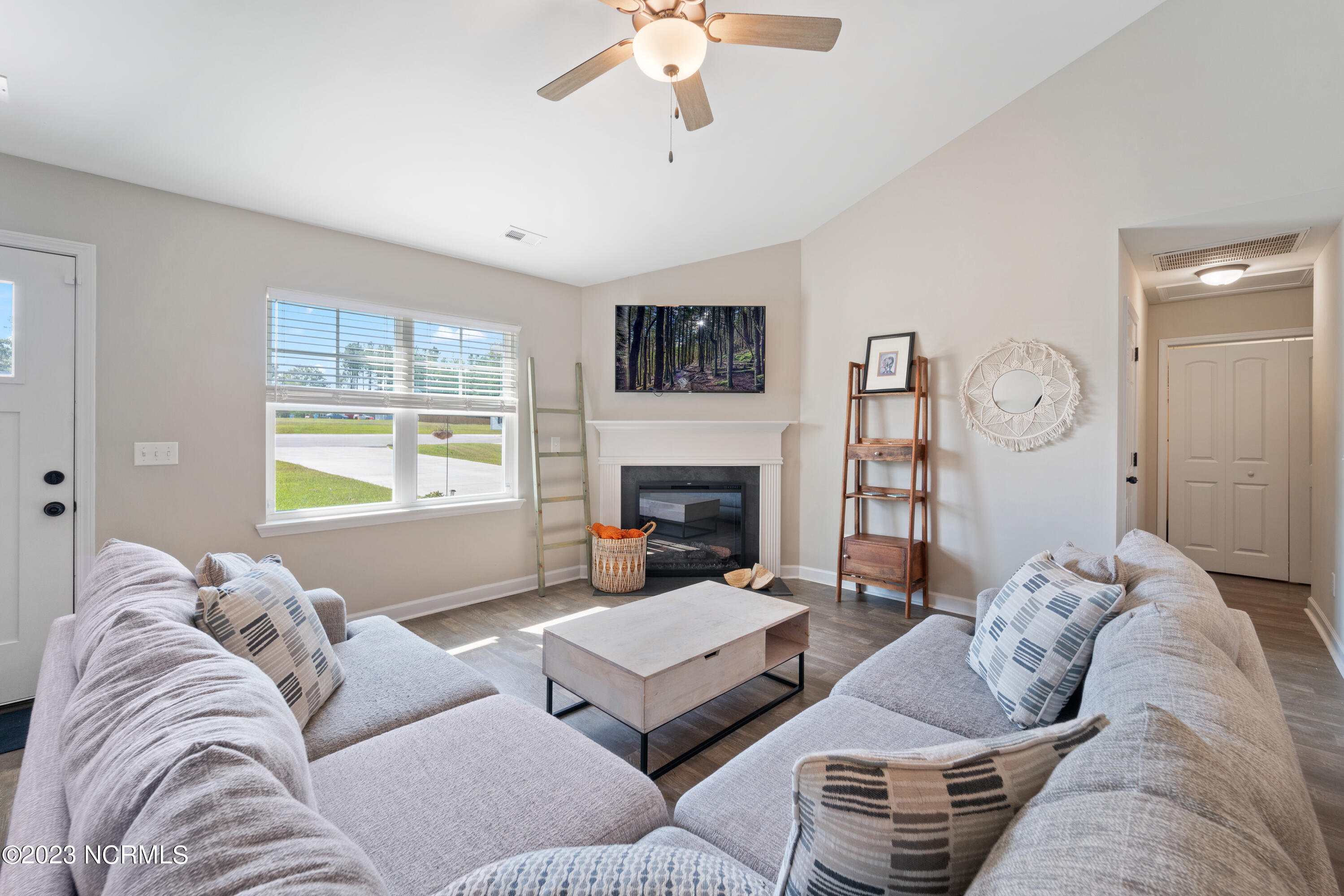 804 Kroger Court Property Photo 3