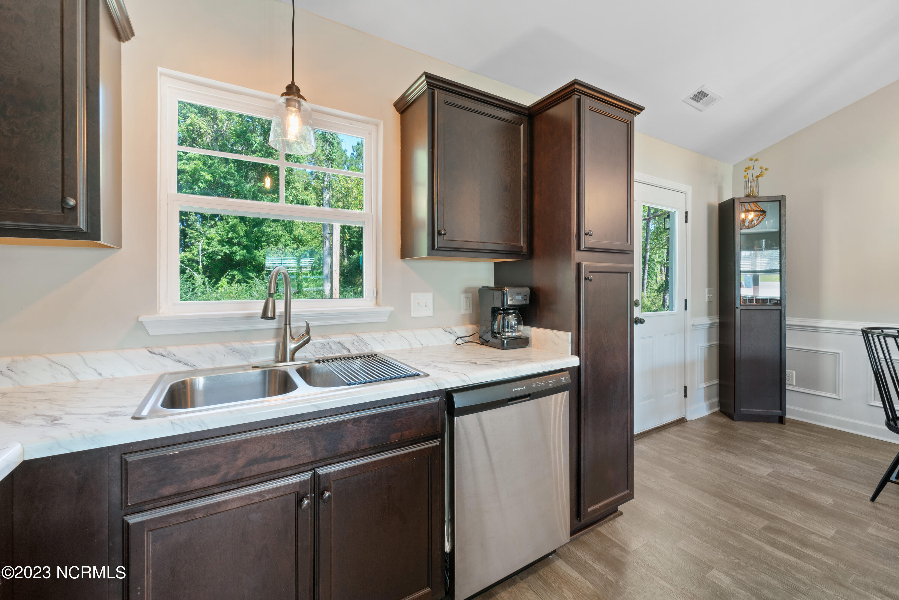 804 Kroger Court Property Photo 7