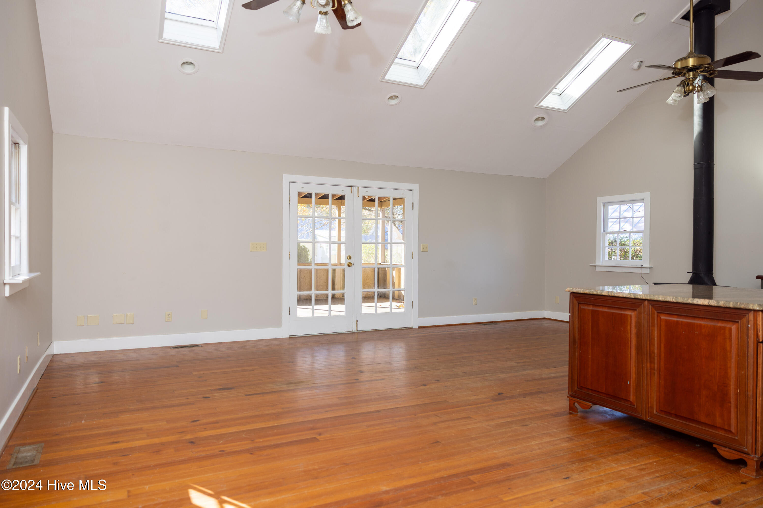 412 Phillips Street Property Photo 24