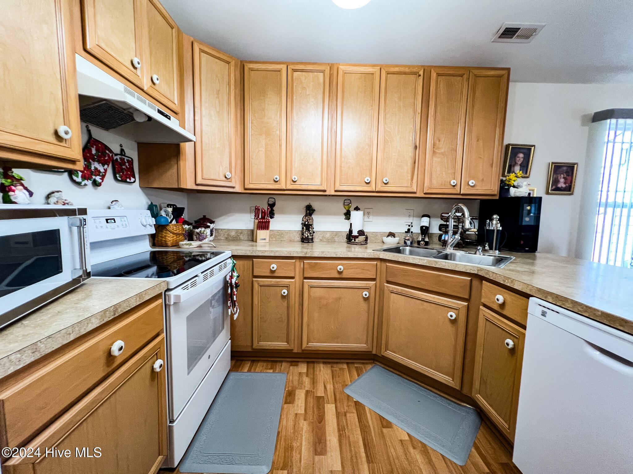 2112 Eleuthera Way Property Photo 8