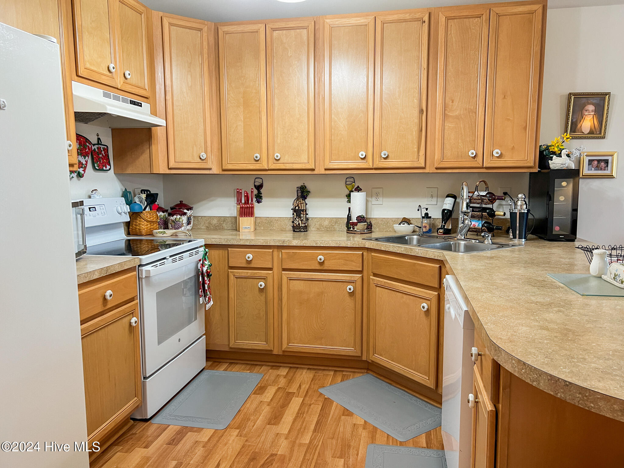 2112 Eleuthera Way Property Photo 9