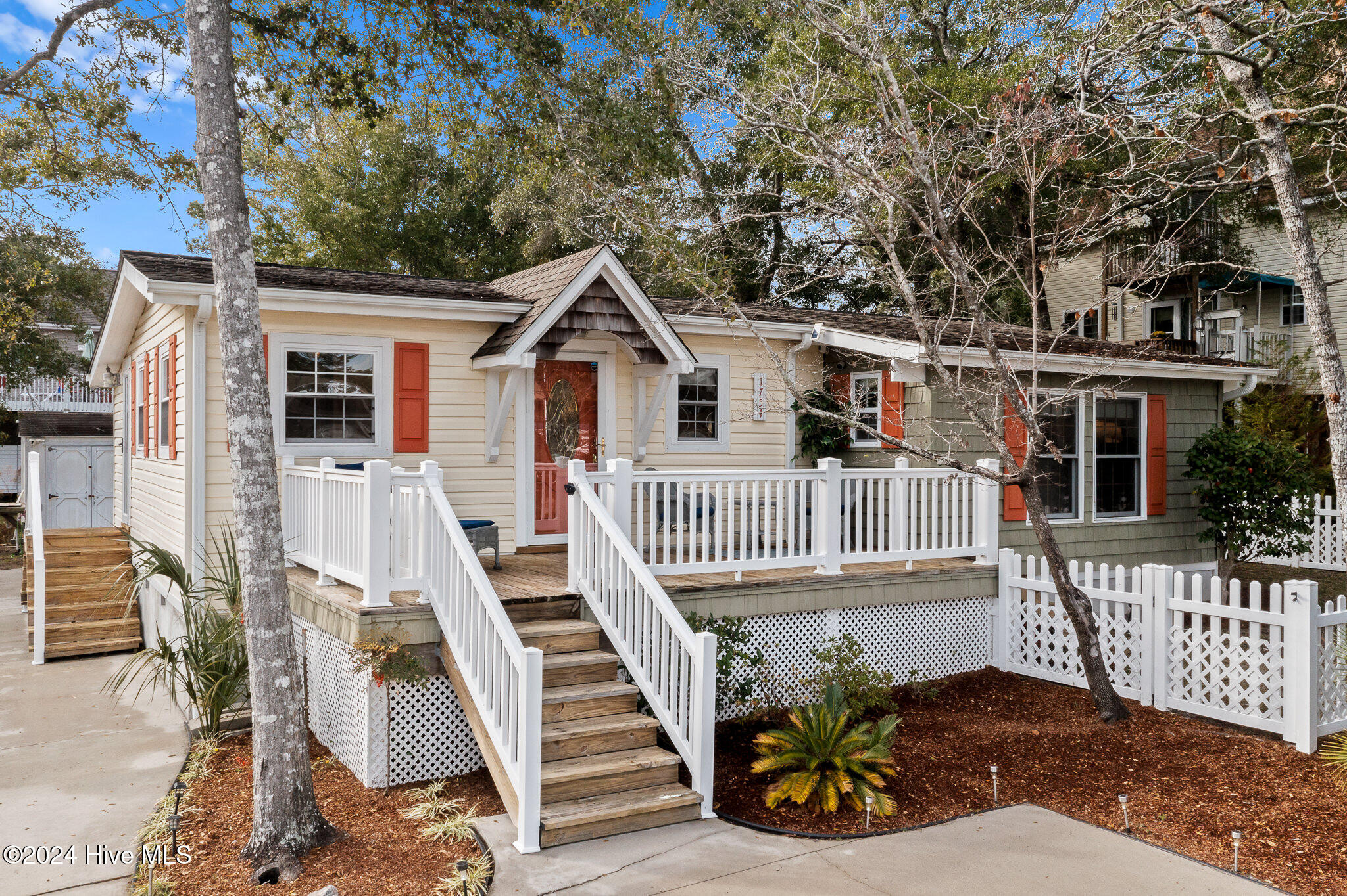 1754 Camelot Drive Property Photo 4