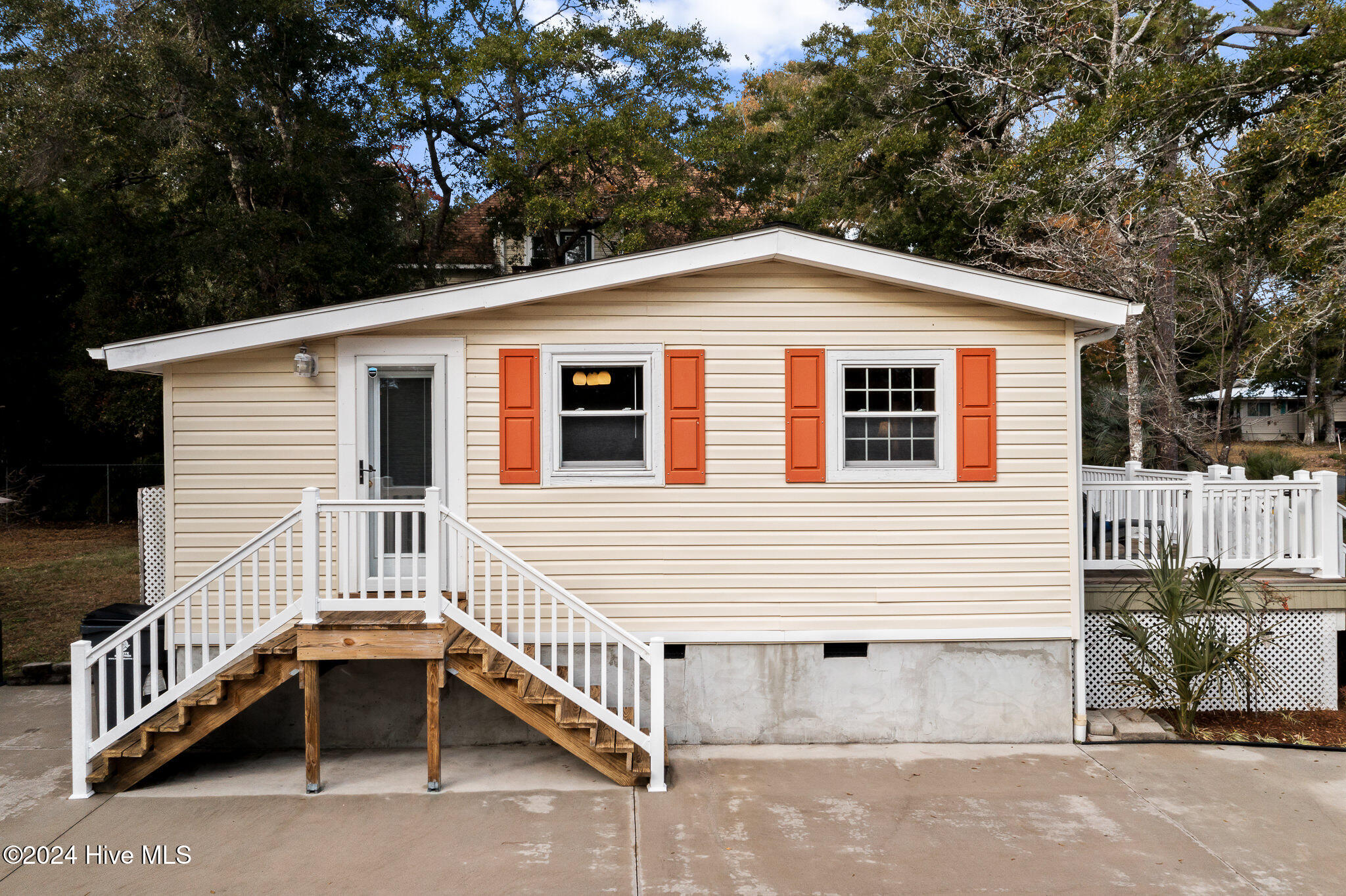 1754 Camelot Drive Property Photo 33