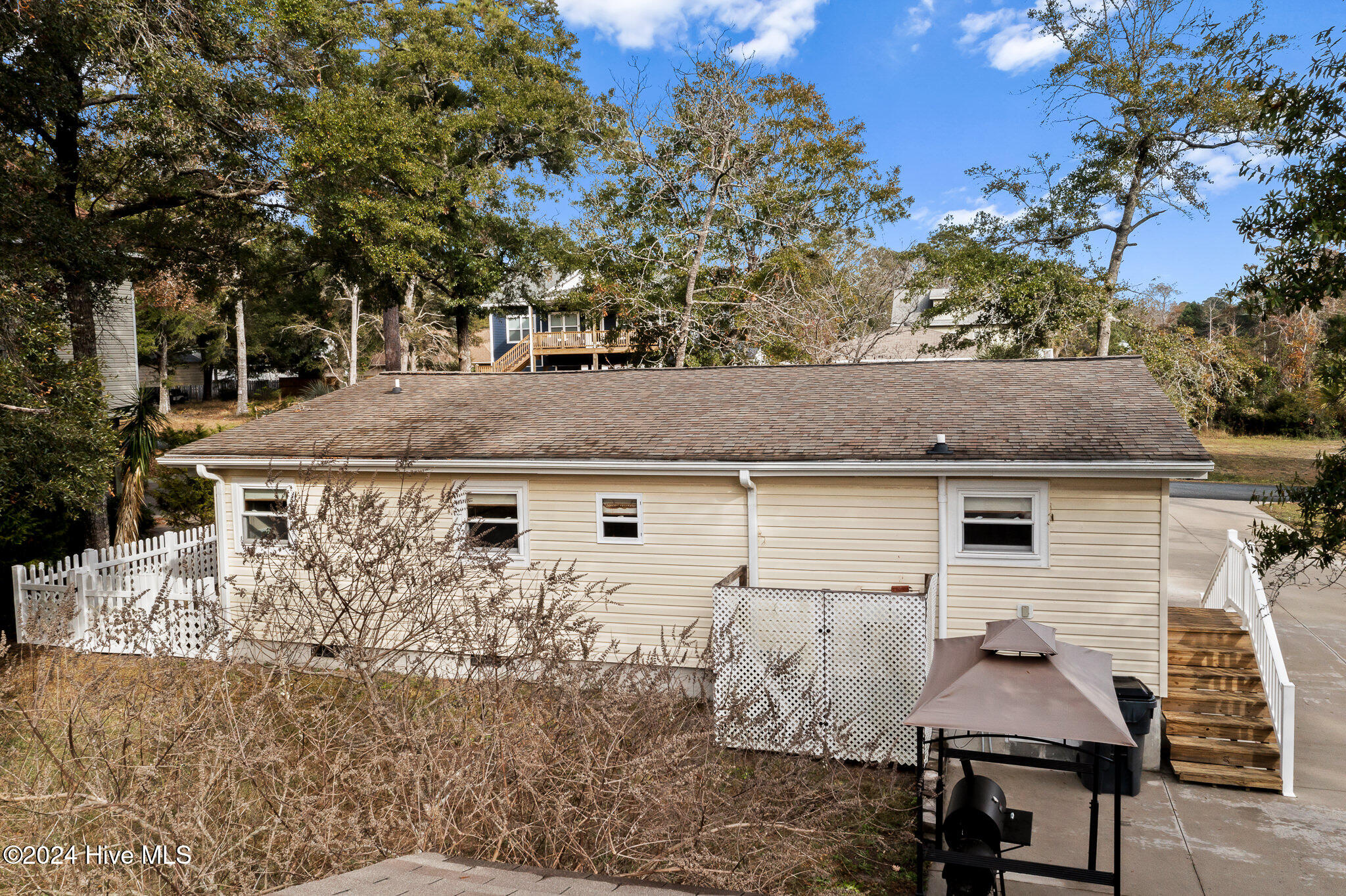1754 Camelot Drive Property Photo 34