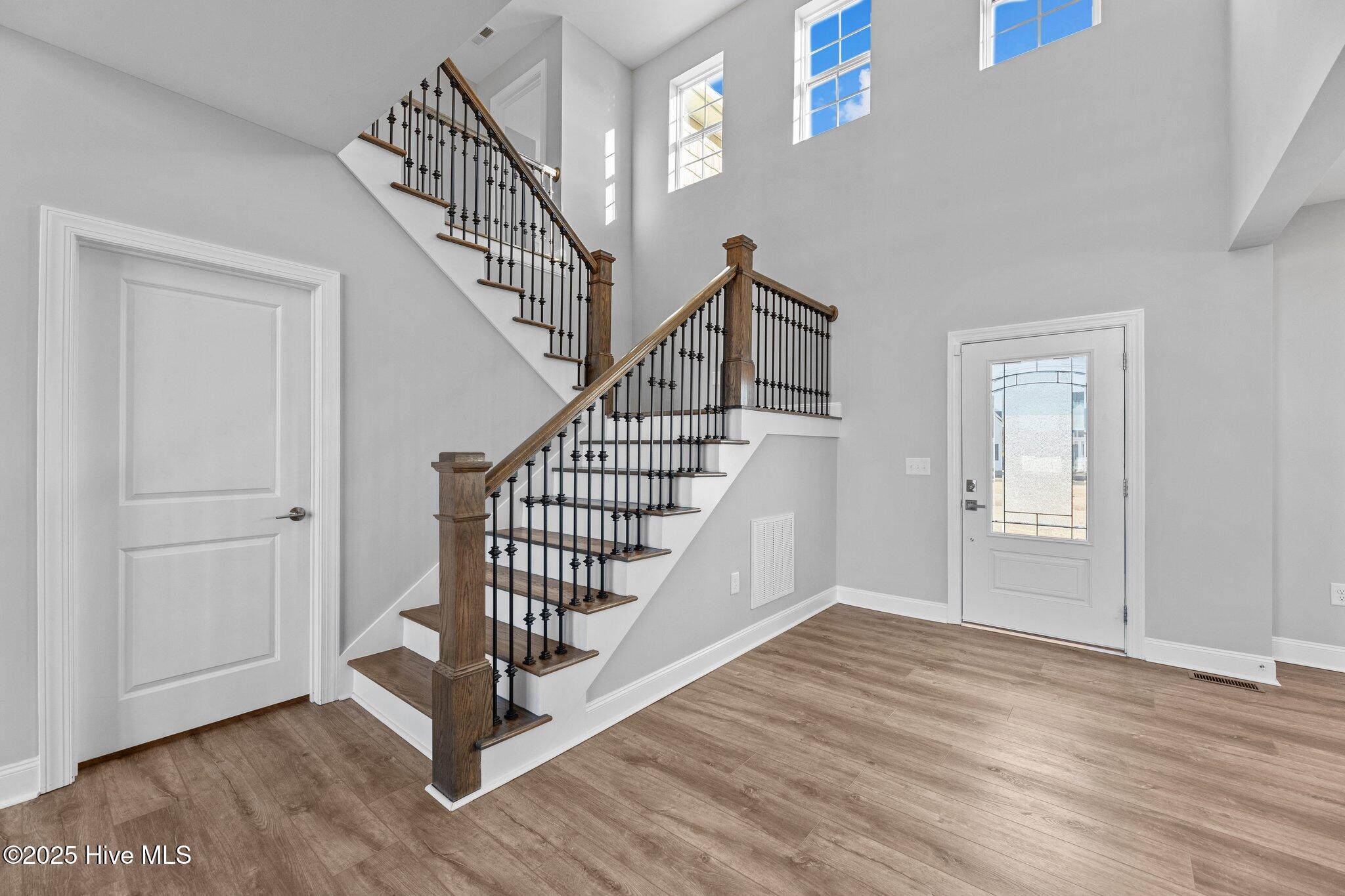5554 Lake Vista Court Property Photo 12