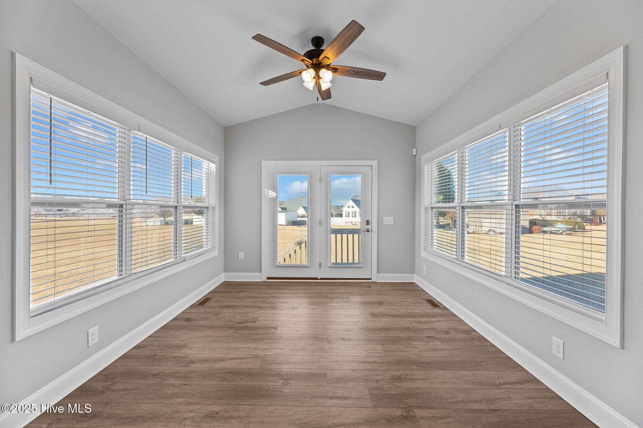 5554 Lake Vista Court Property Photo 19