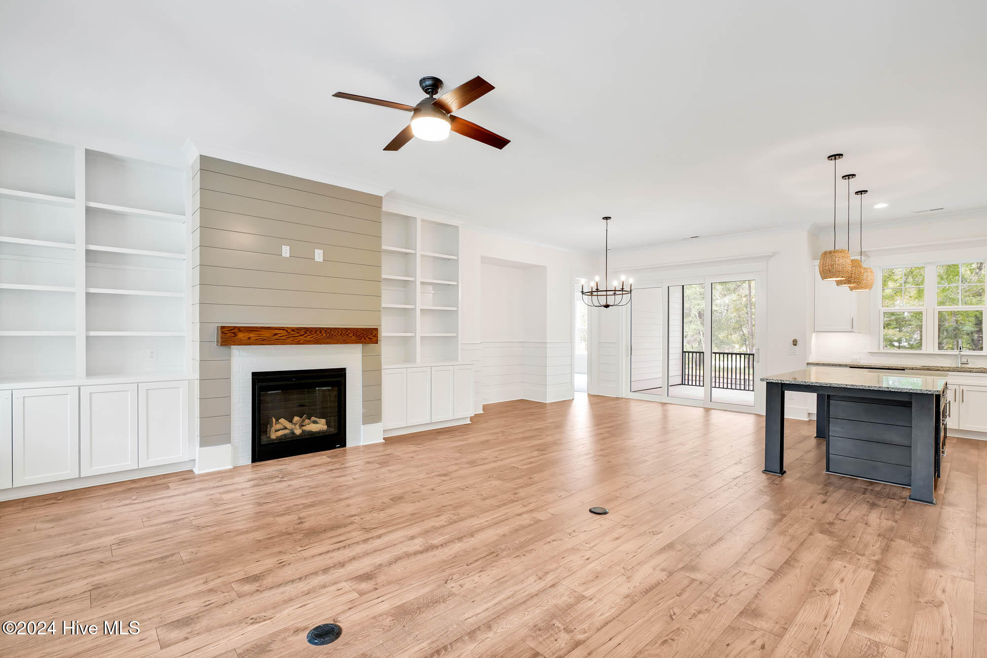 2210 Palm Pointe Property Photo 6