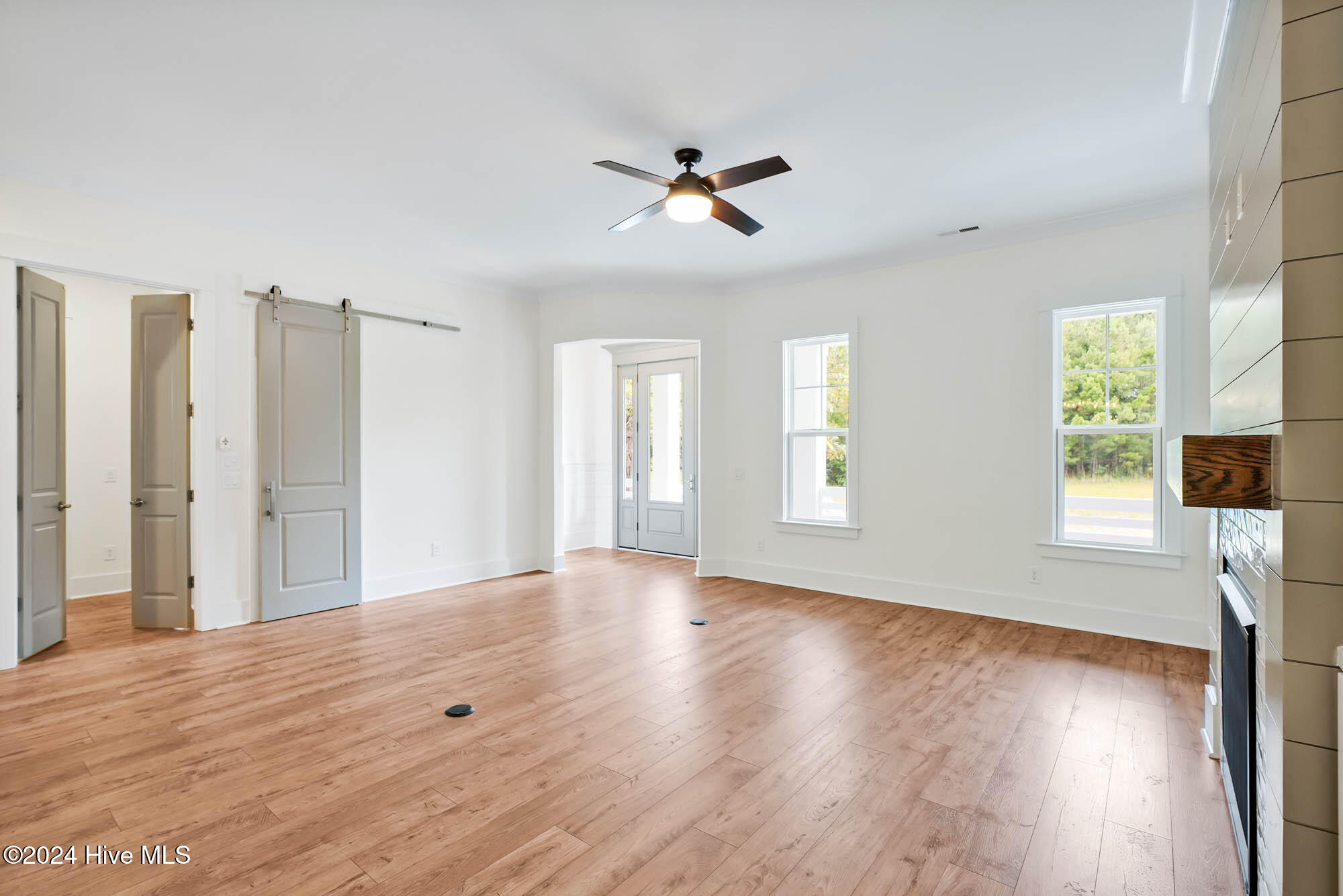 2210 Palm Pointe Property Photo 9