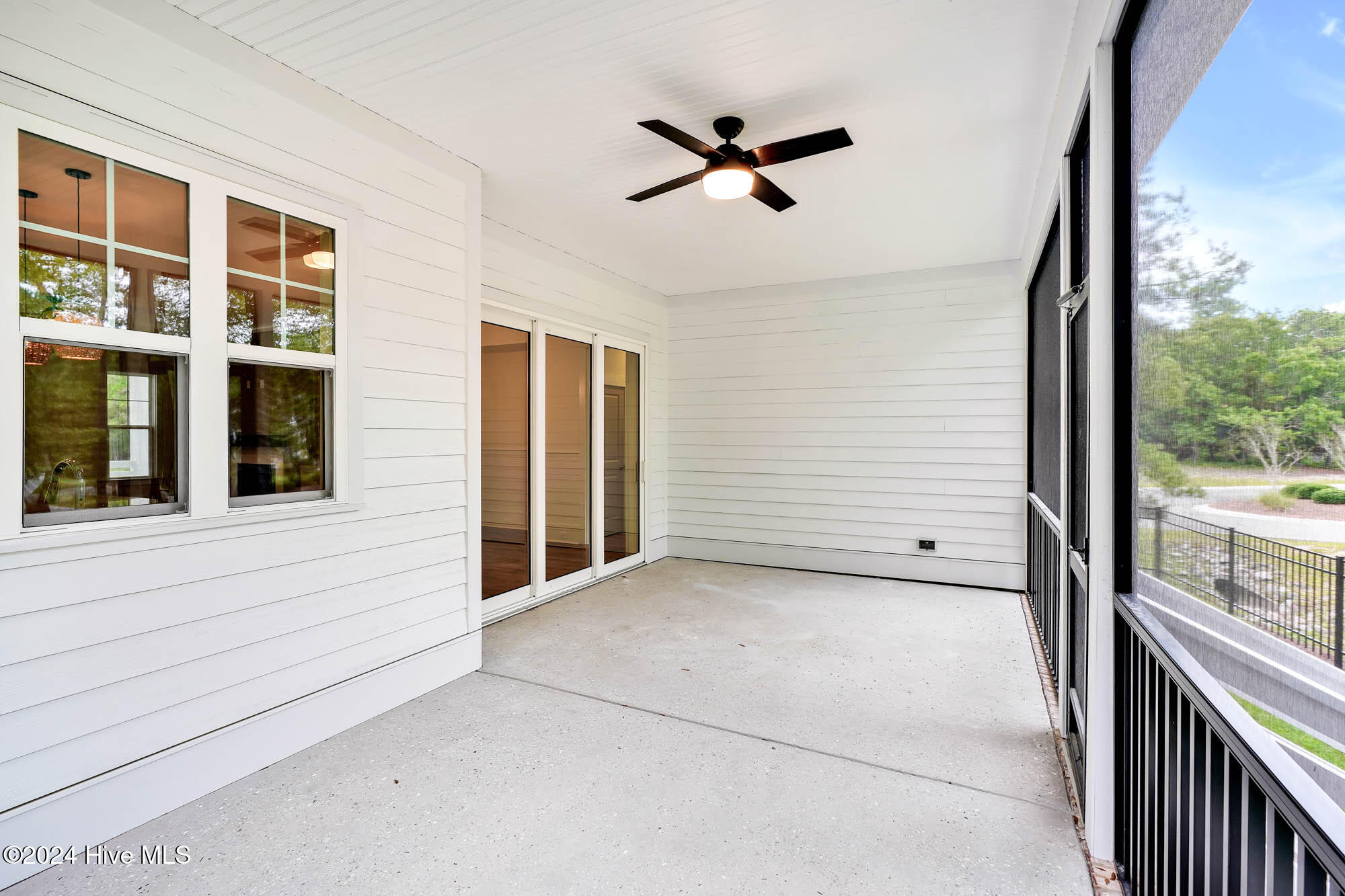 2210 Palm Pointe Property Photo 35