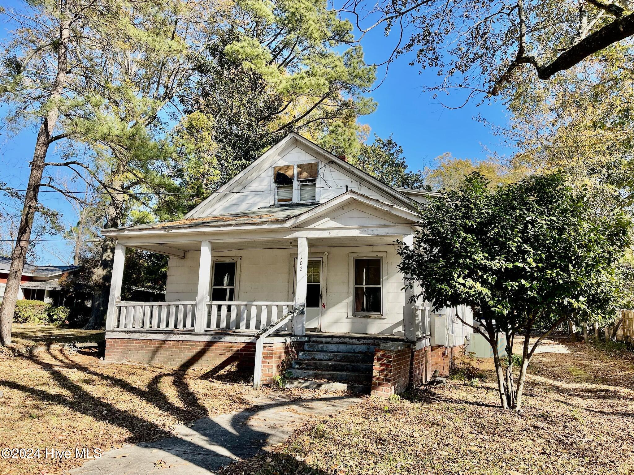 102 E Main Street Property Photo
