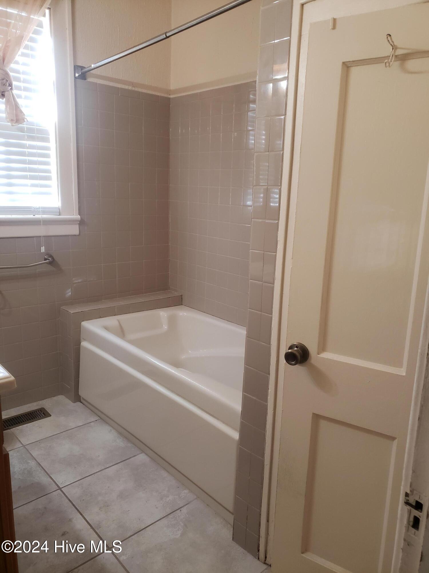 213 W Greene Street Property Photo 17