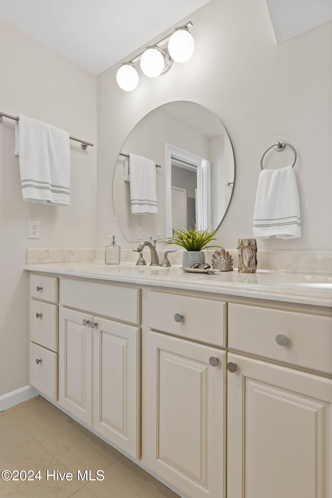 141 Middle Oaks Drive Property Photo 46