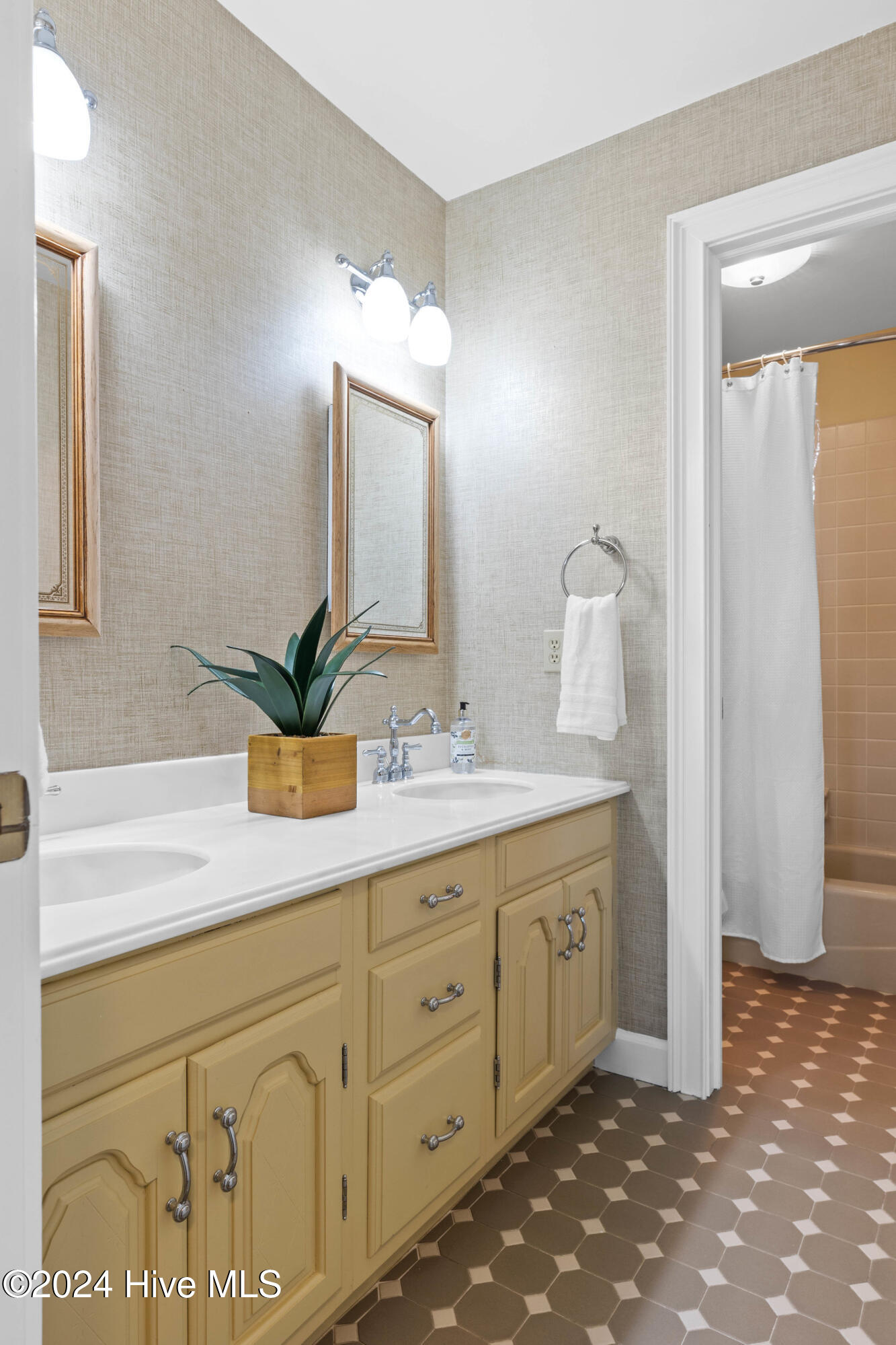 141 Middle Oaks Drive Property Photo 60