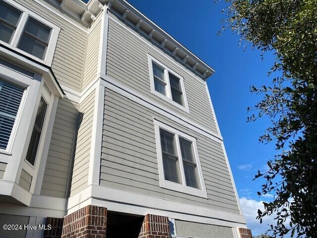 715 N Howe Street 8 Property Photo 3
