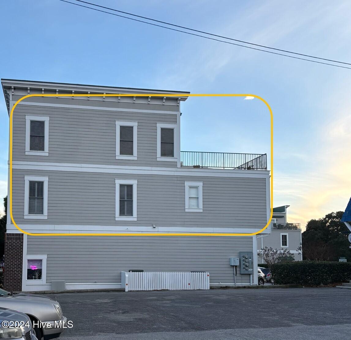 715 N Howe Street 8 Property Photo 4