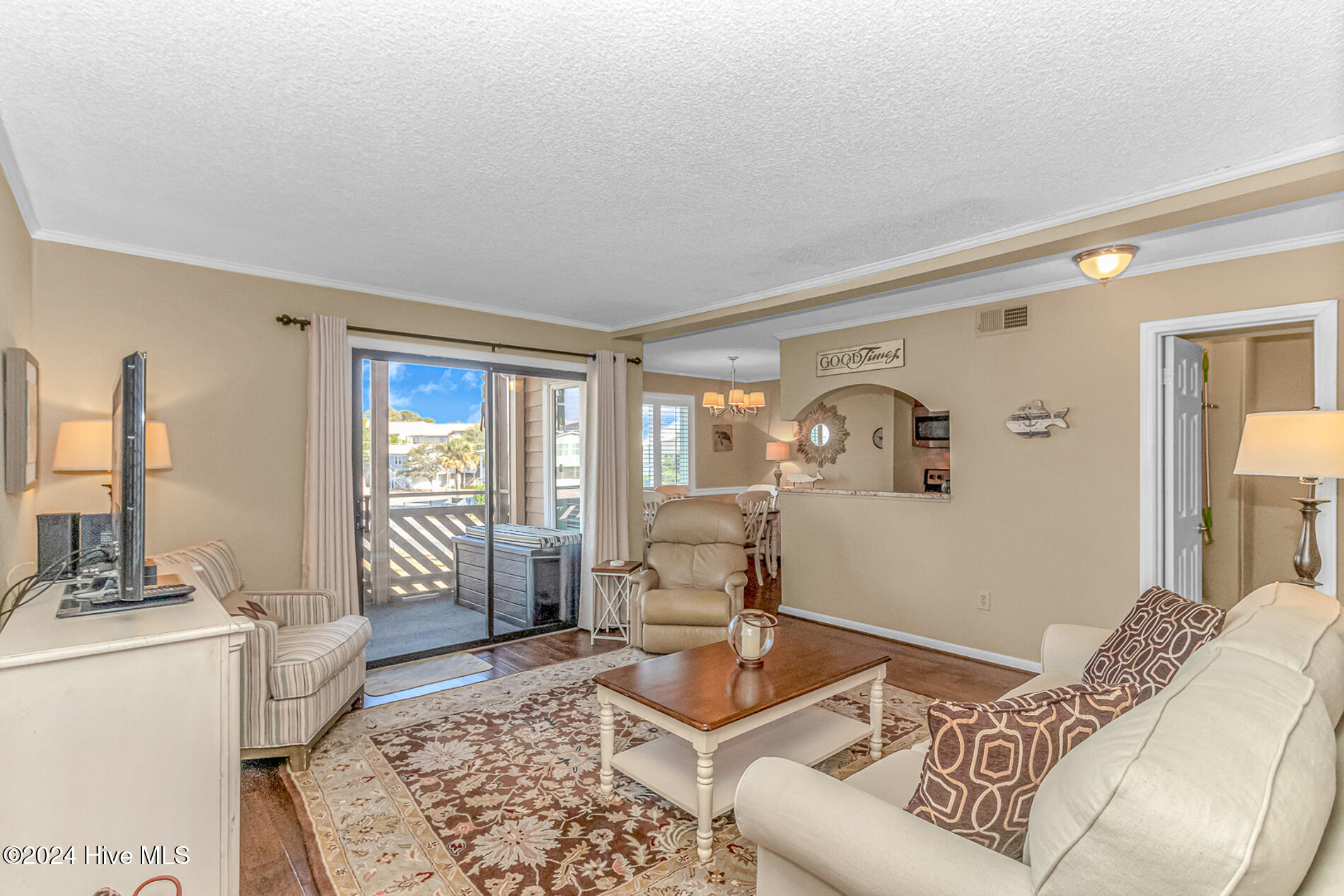 609 Hillside Drive # E-10 Property Photo 4