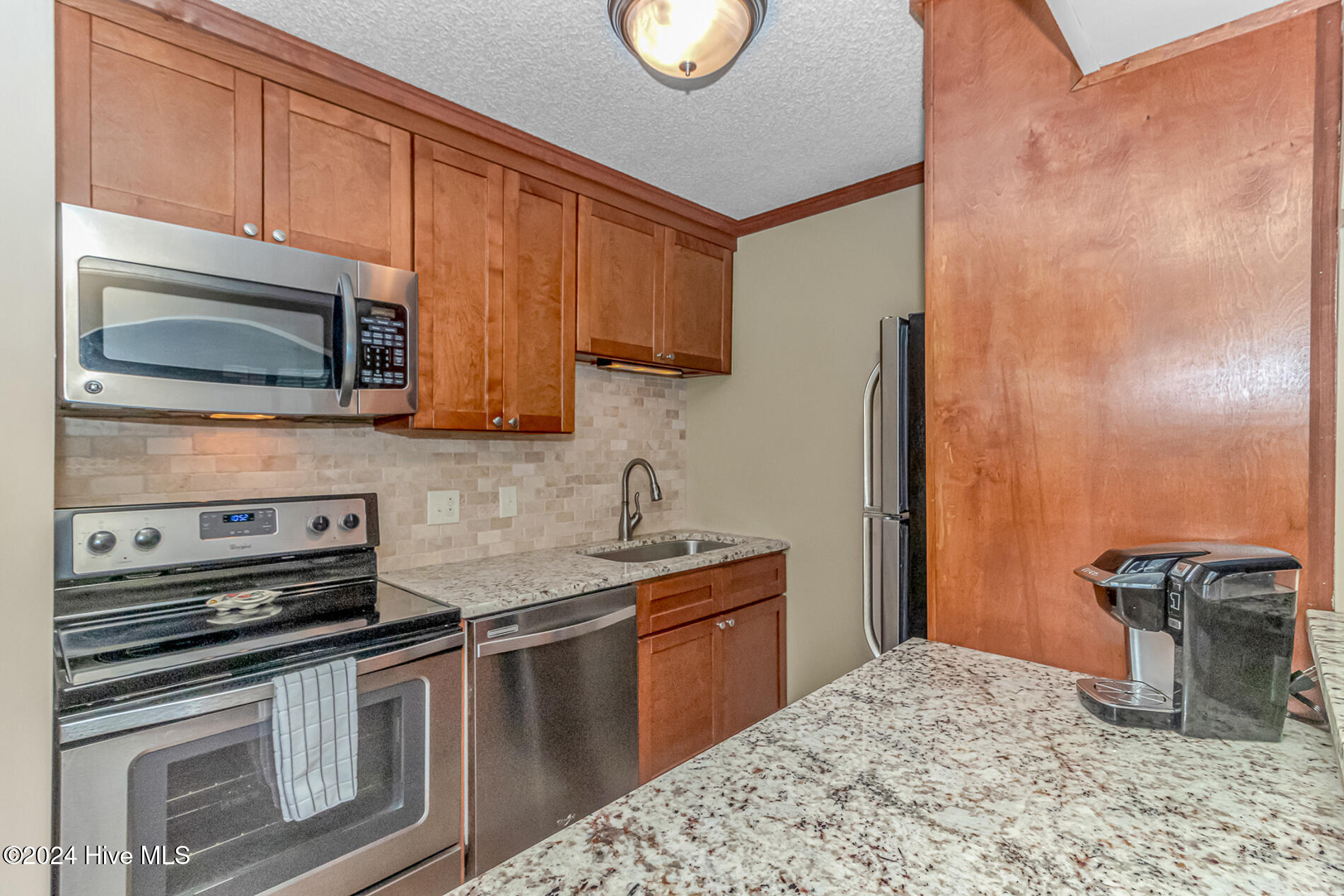609 Hillside Drive # E-10 Property Photo 11