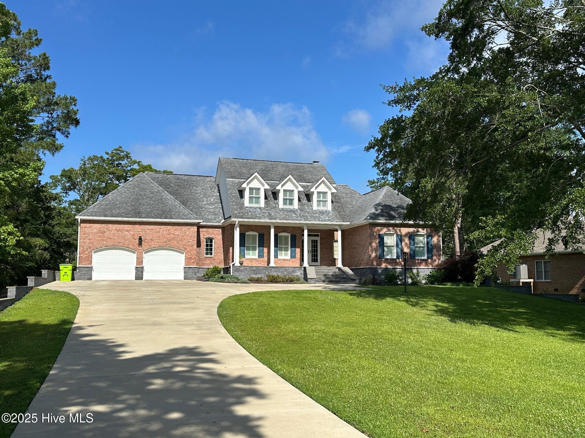 611 Creekwood Drive Property Photo 1