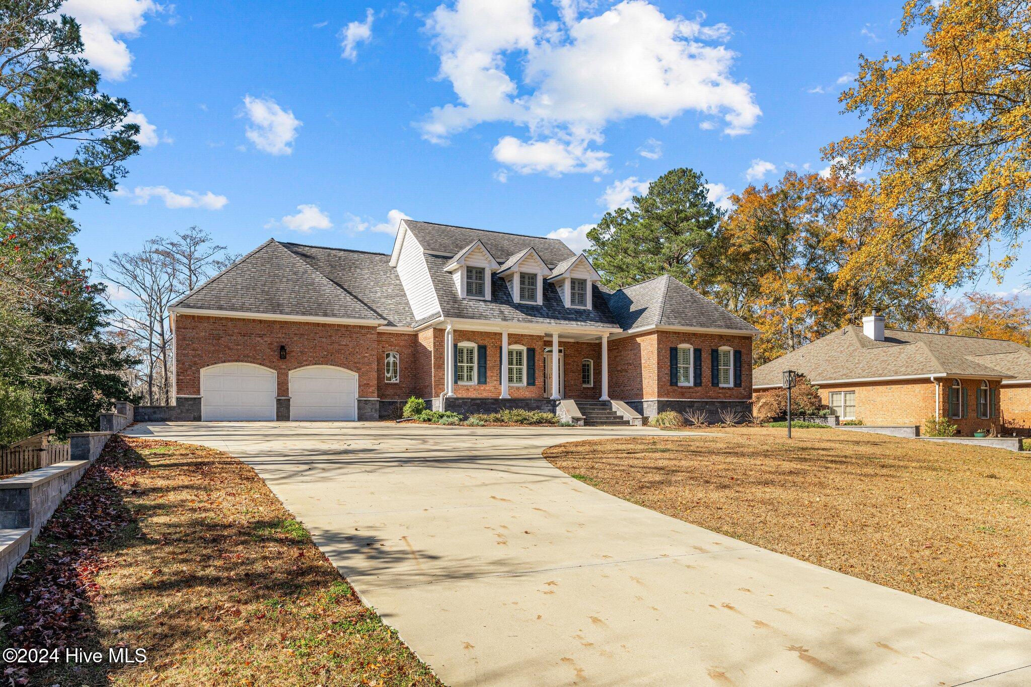 611 Creekwood Drive Property Photo 3