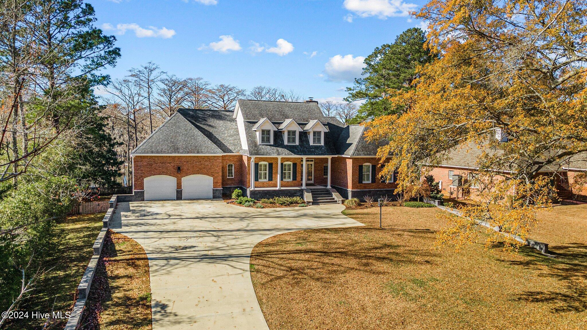 611 Creekwood Drive Property Photo 4