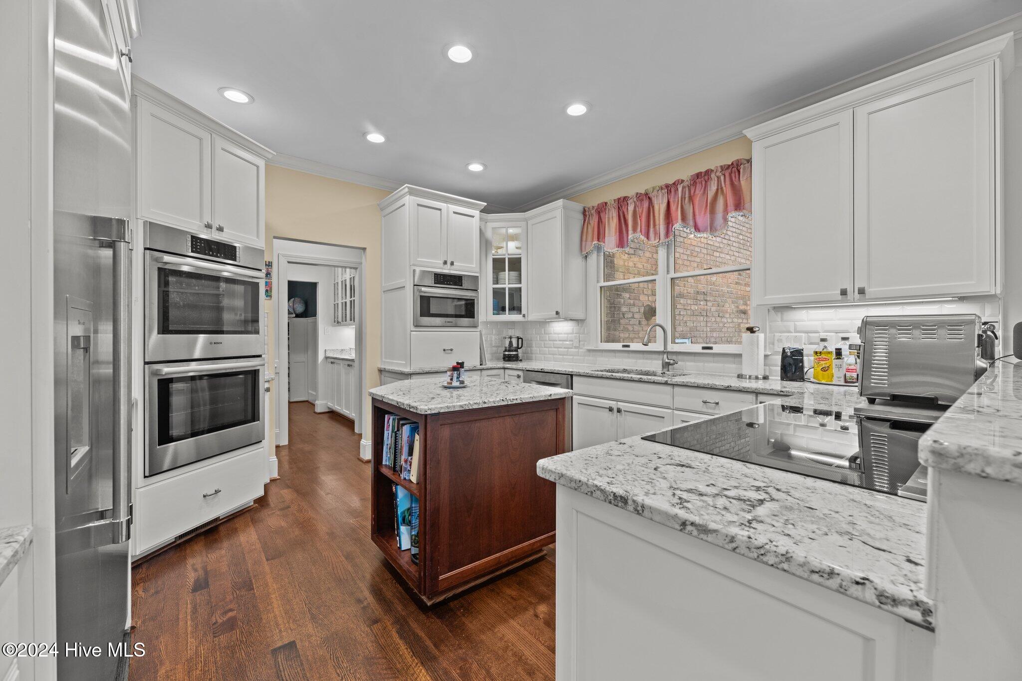 611 Creekwood Drive Property Photo 17
