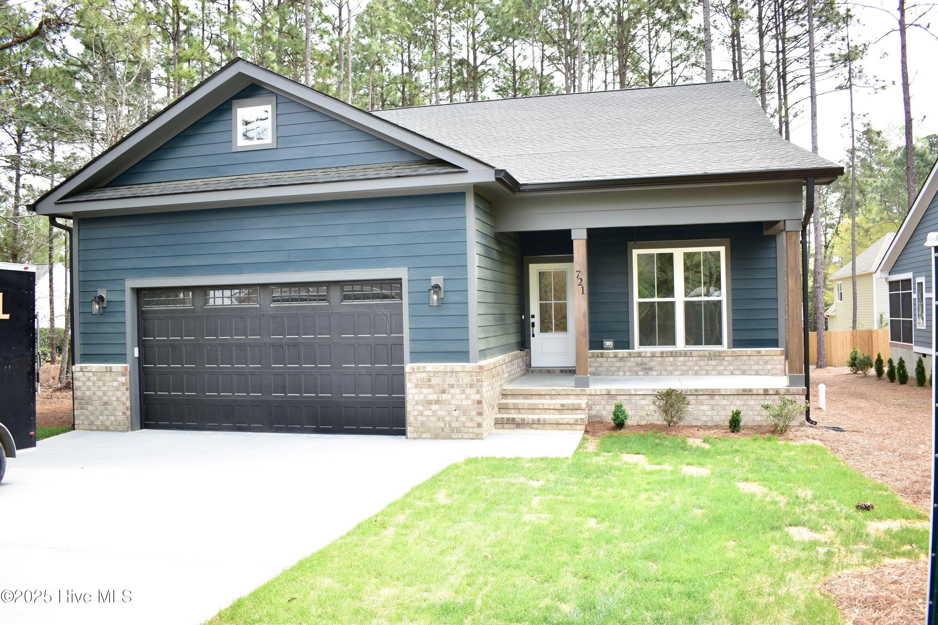 721 Blue Bird Drive Property Photo 1