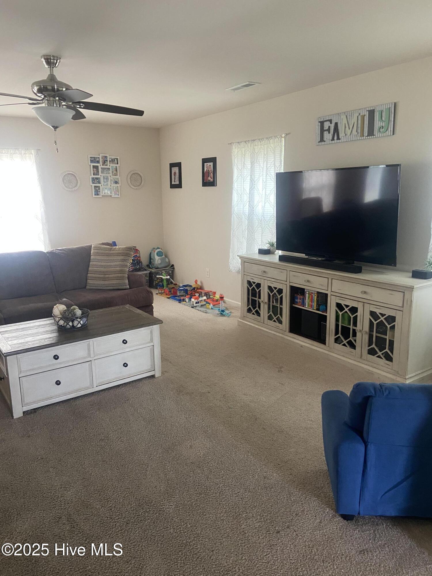 49 Patrick Henry Circle Property Photo 4