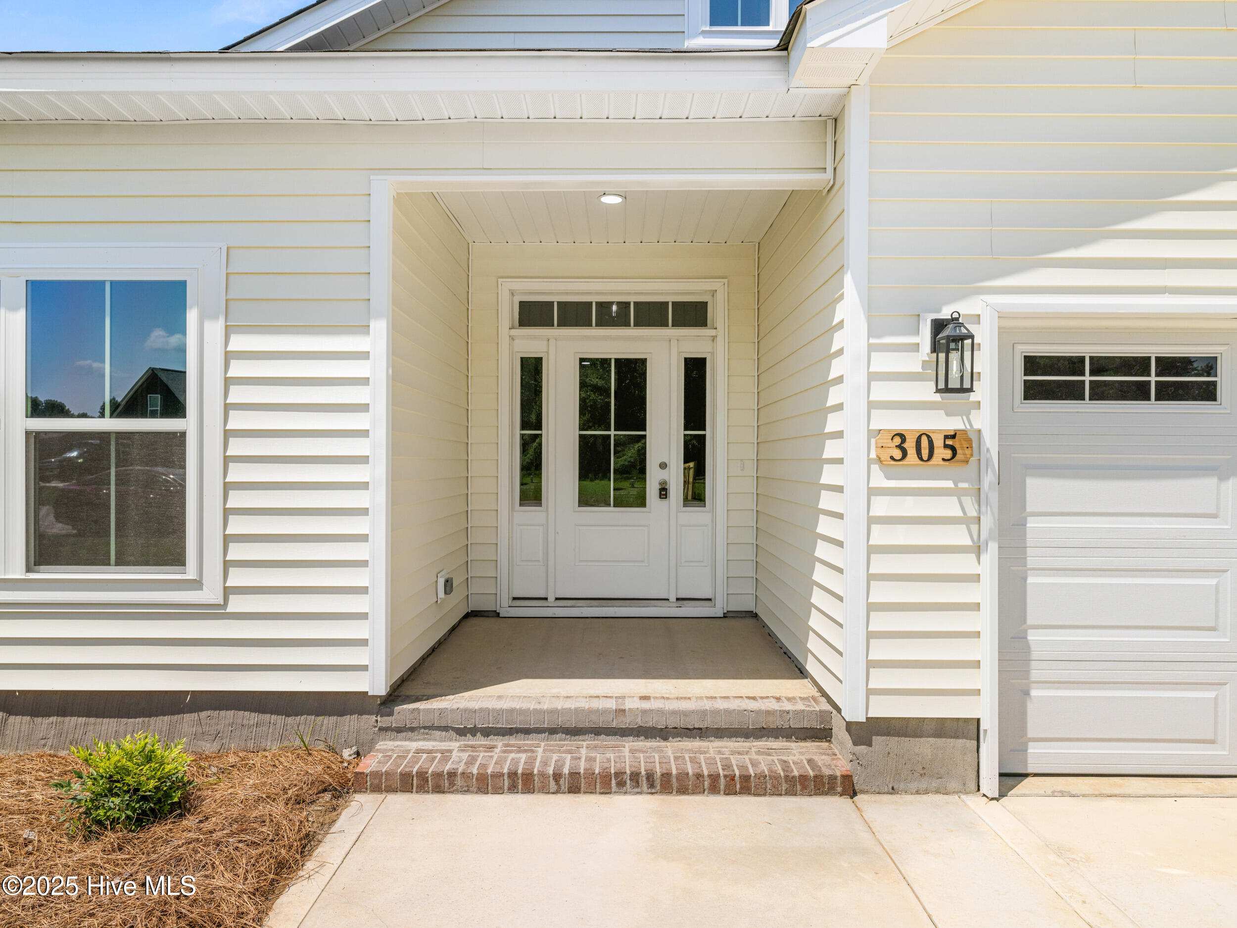 305 Belgian Court Property Photo 2