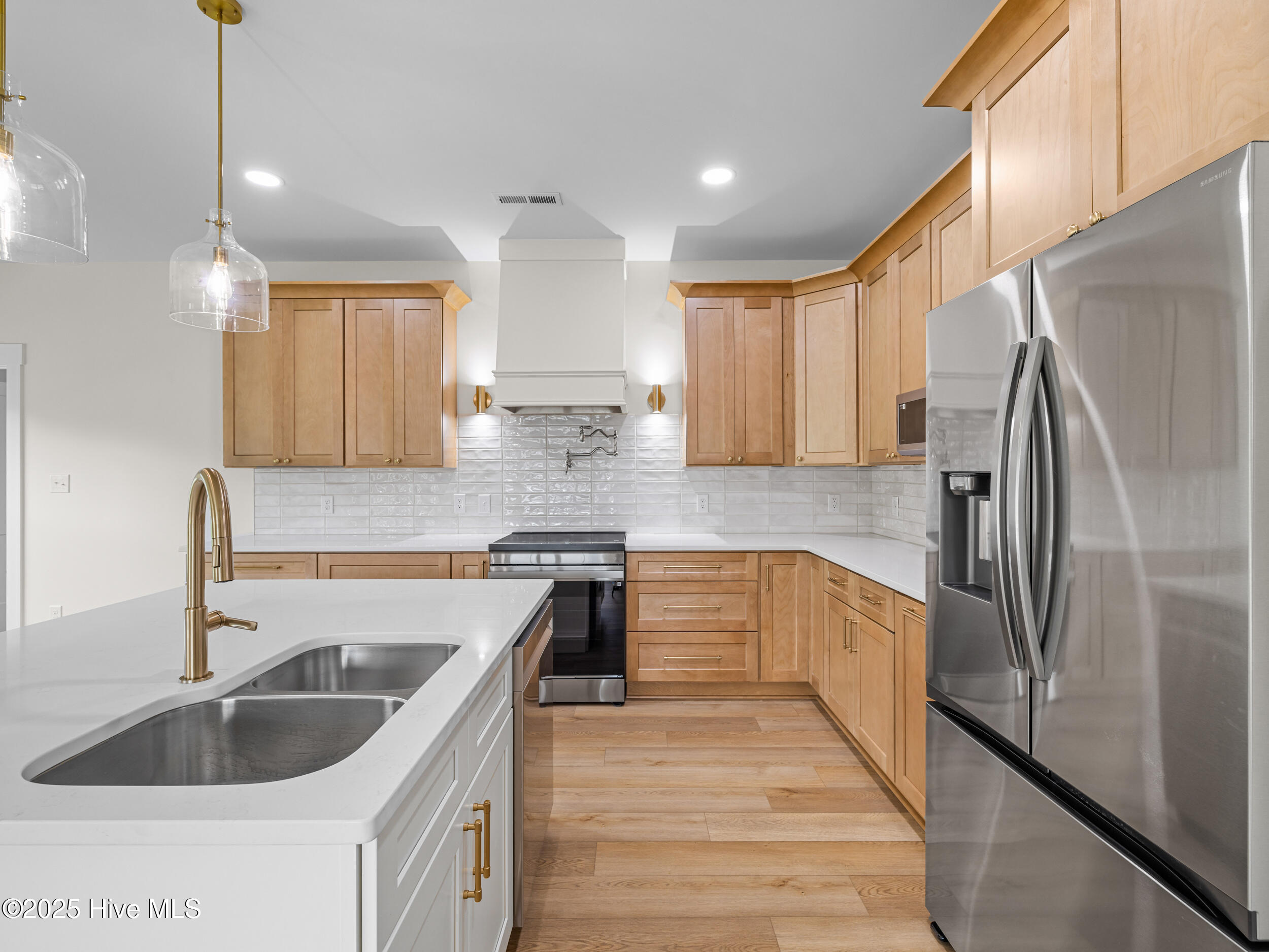 305 Belgian Court Property Photo 8