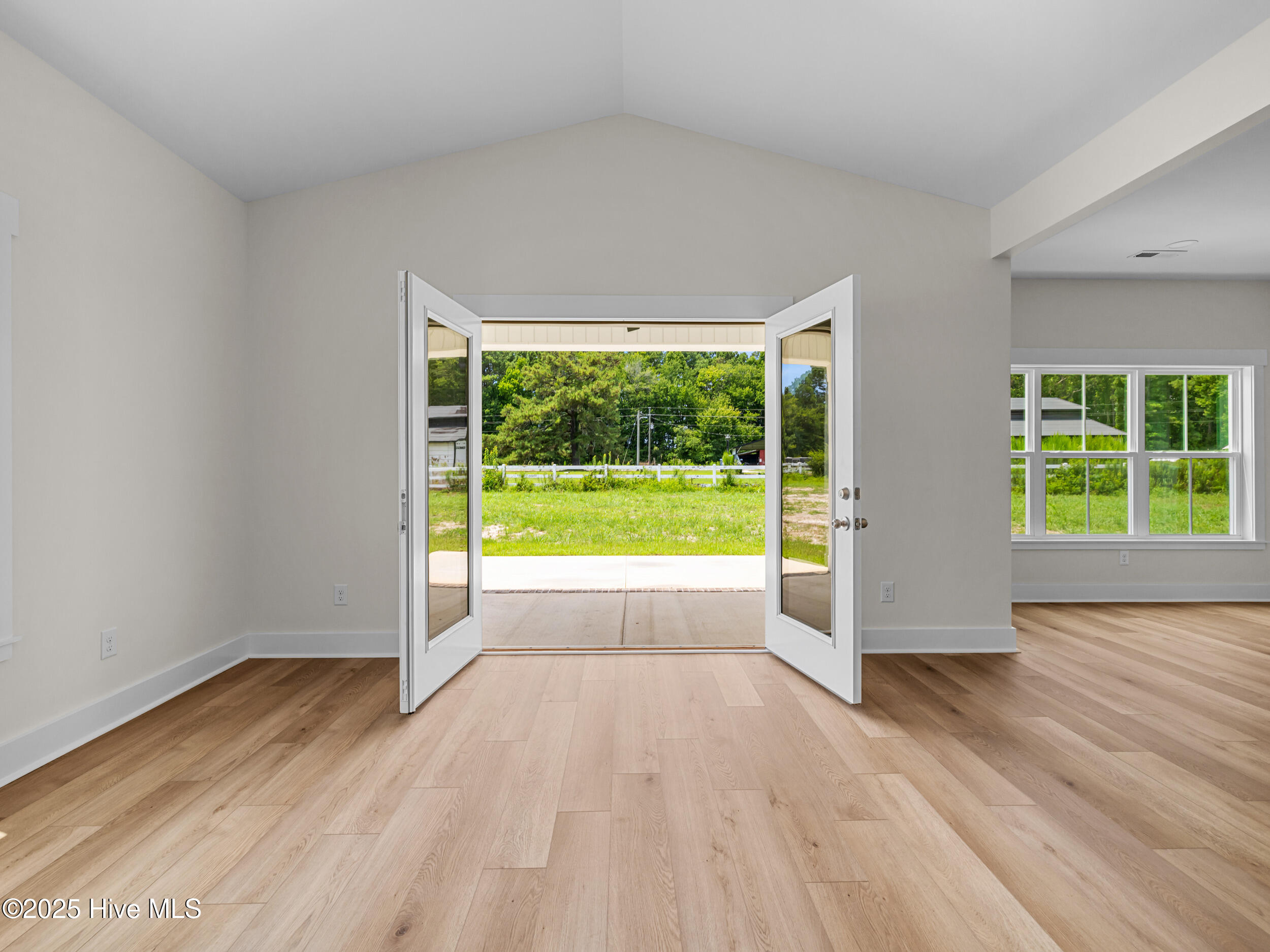 305 Belgian Court Property Photo 17