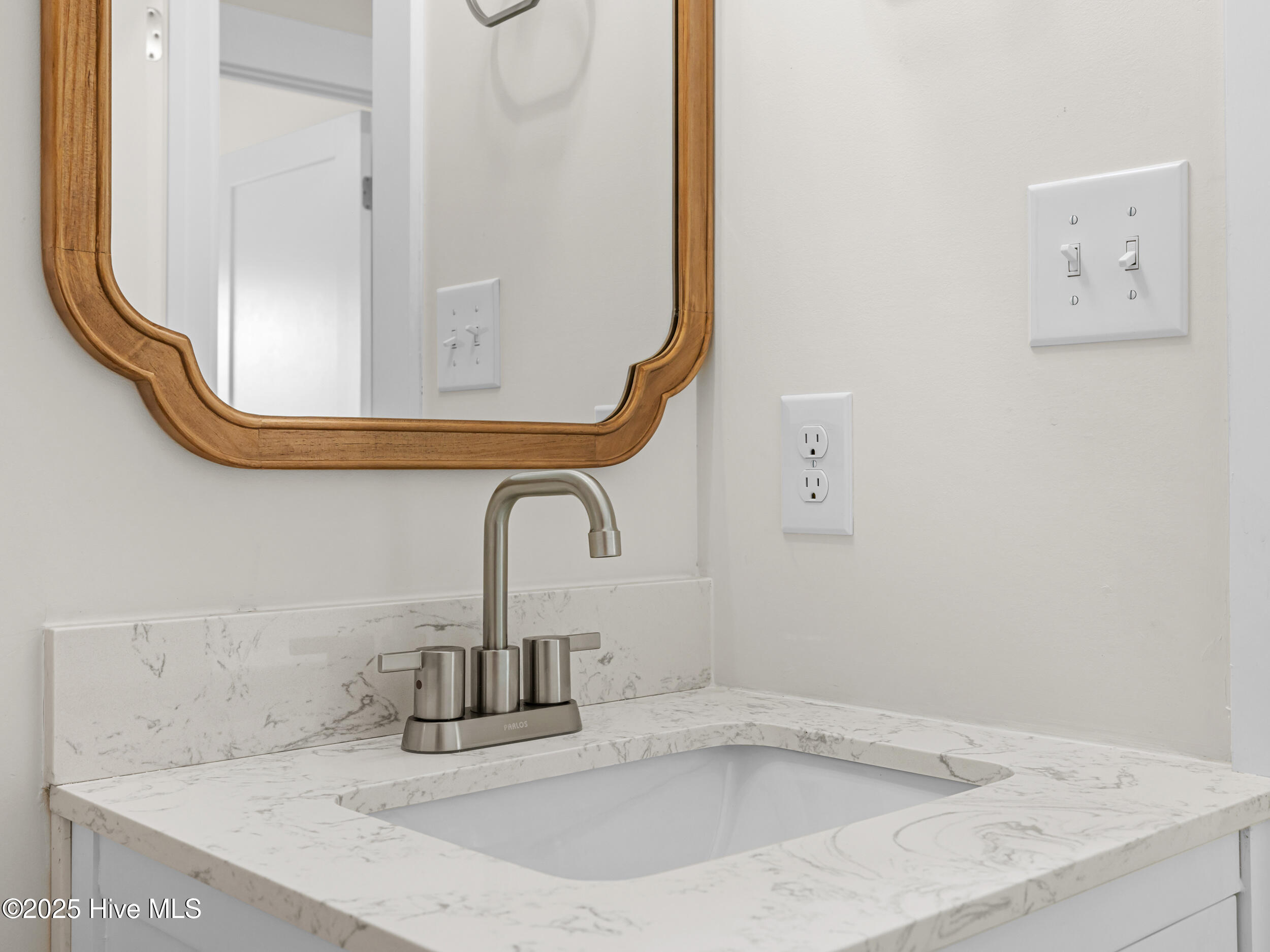 305 Belgian Court Property Photo 26