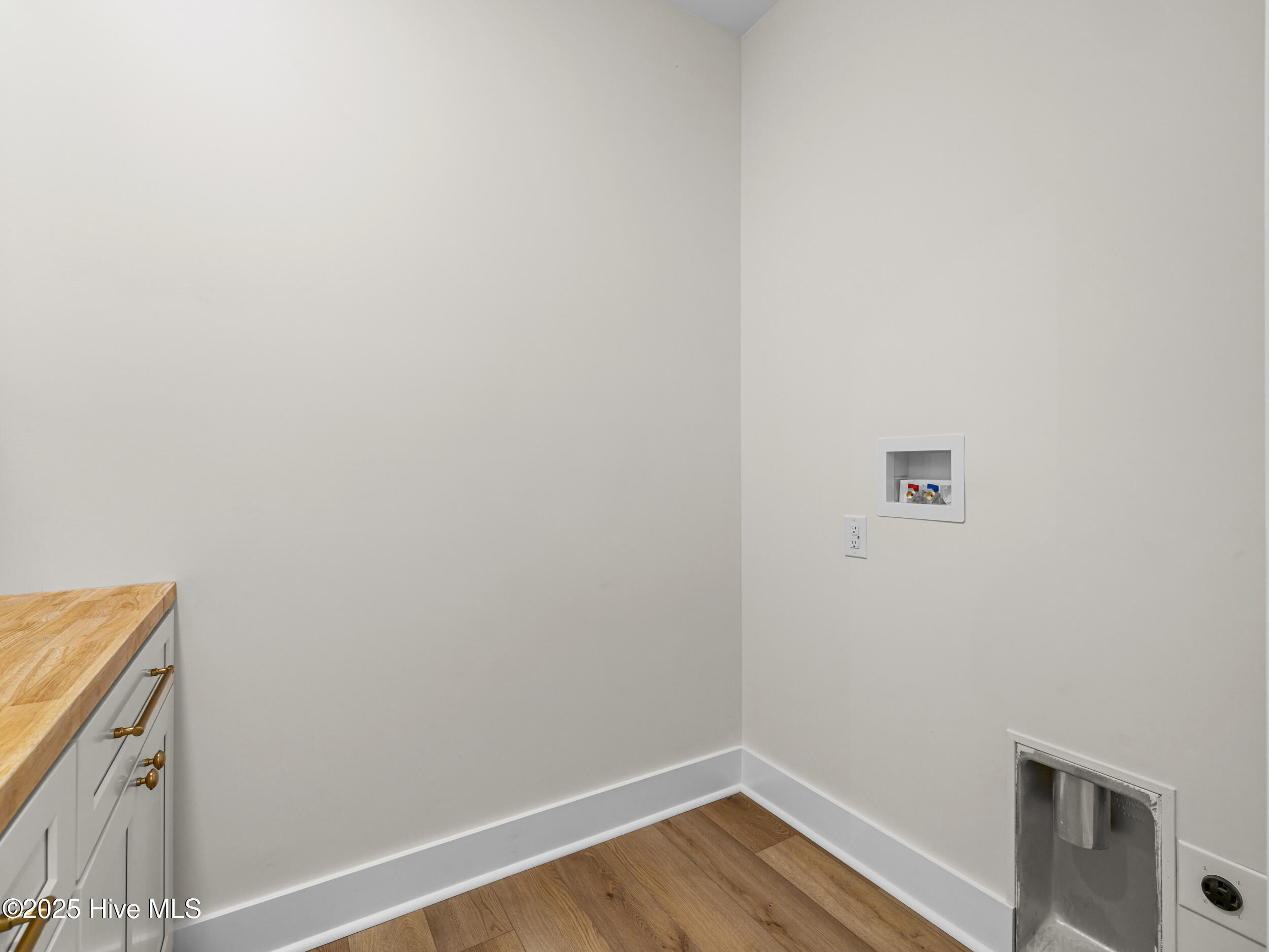 305 Belgian Court Property Photo 28