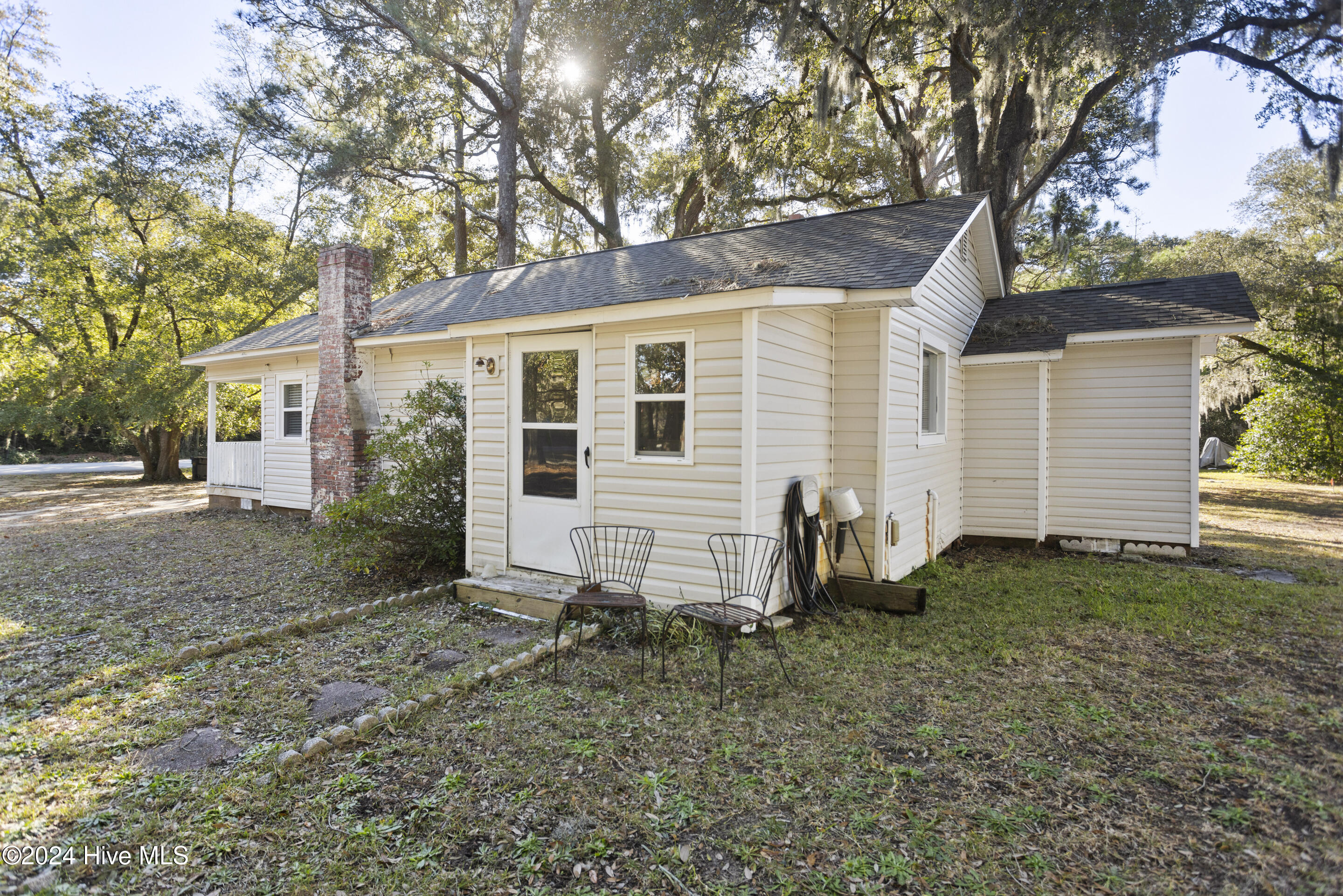 9715 River Road Property Photo 3