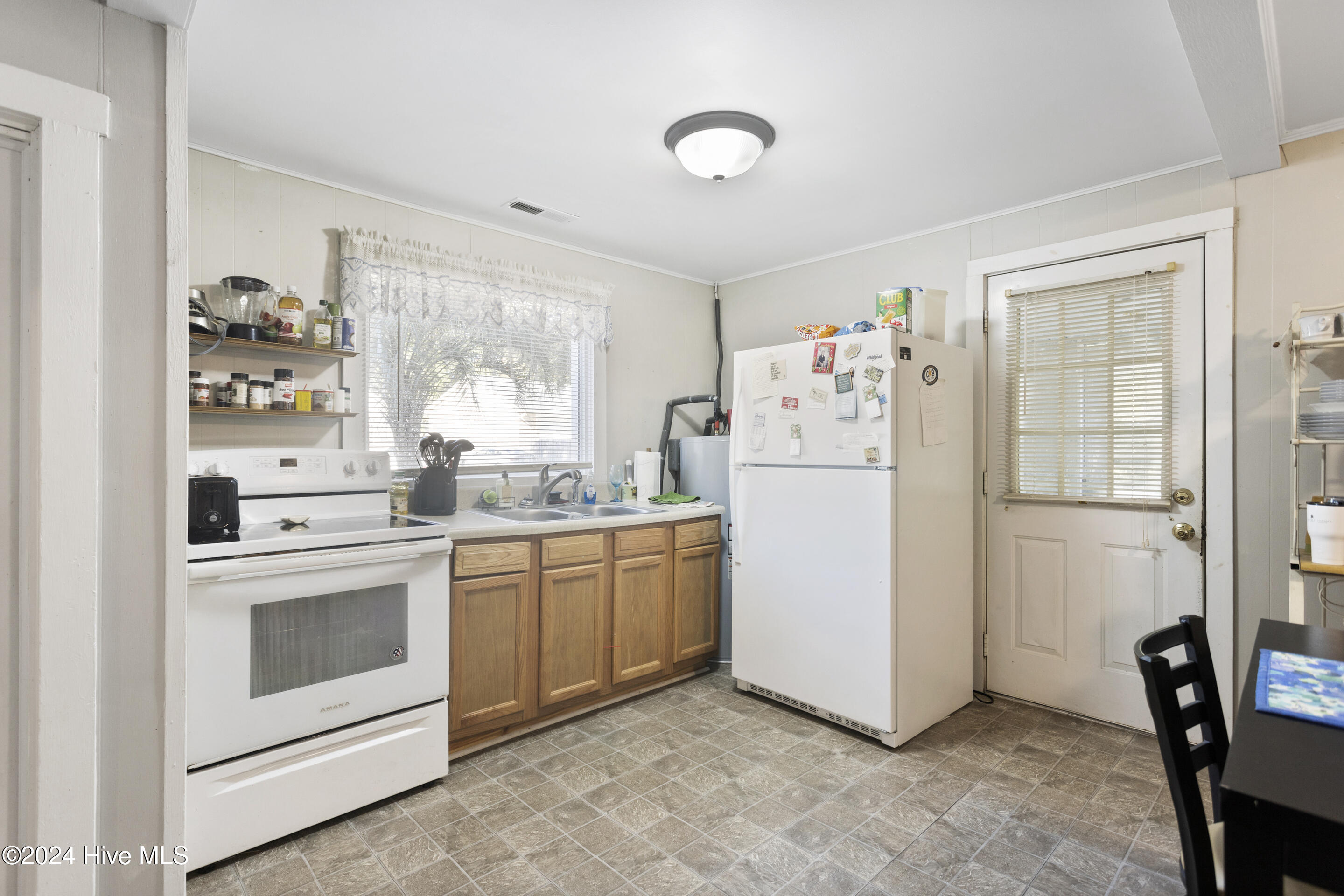 9715 River Road Property Photo 11