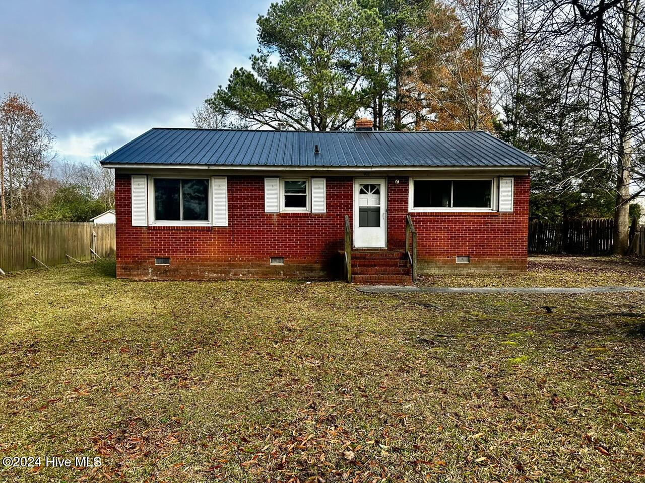 102 House Street Property Photo
