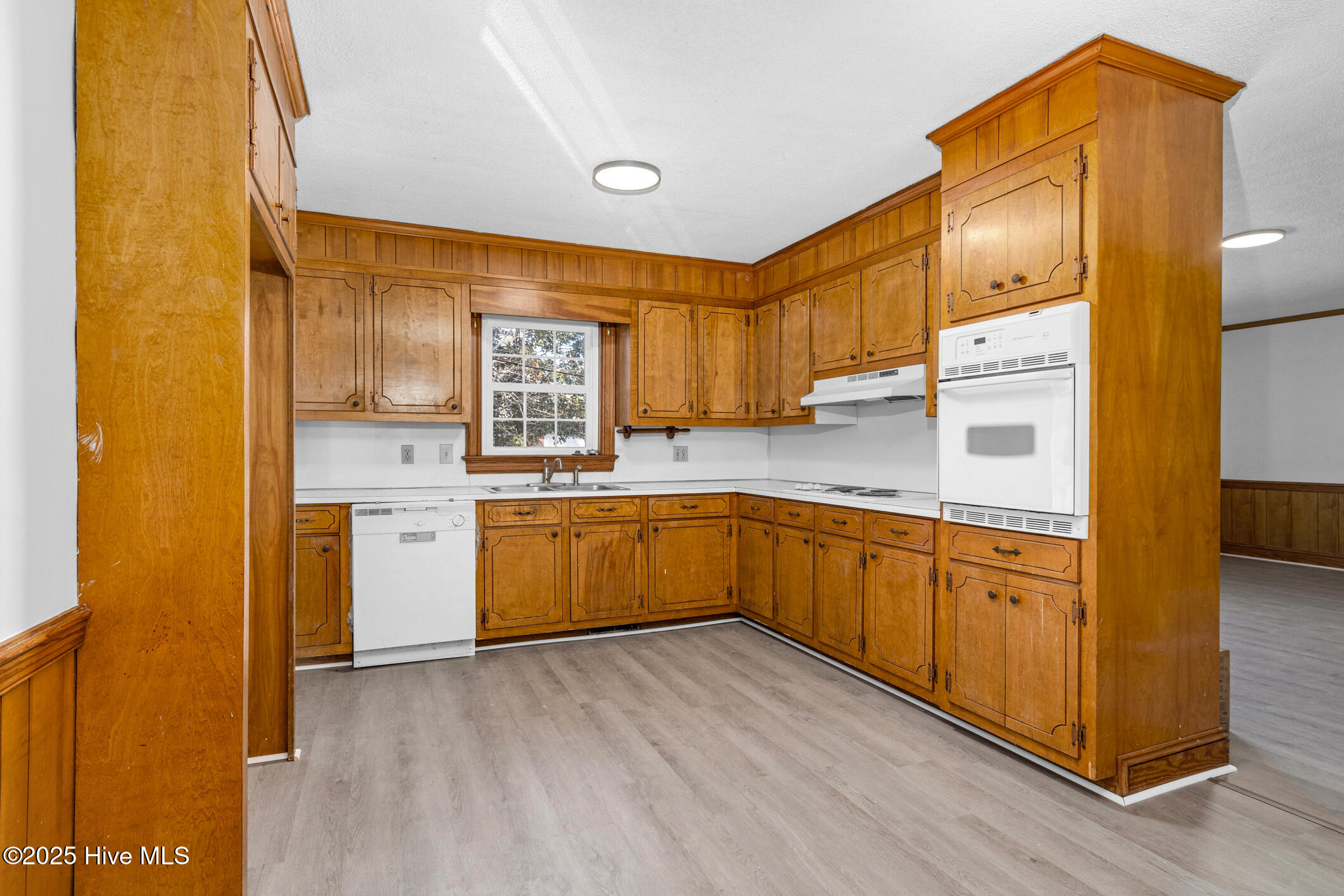 1211 Red Banks Road Property Photo 9