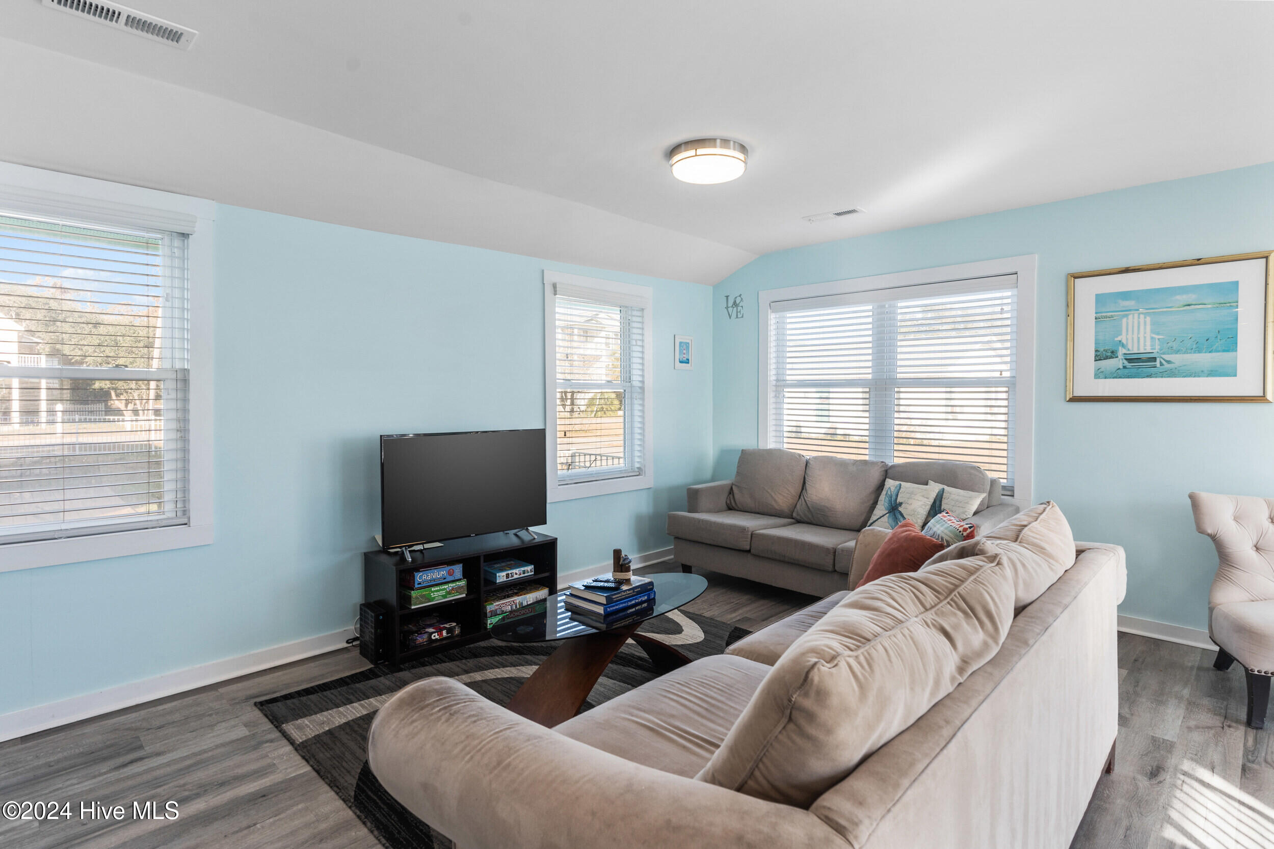 309 F Avenue Property Photo 6