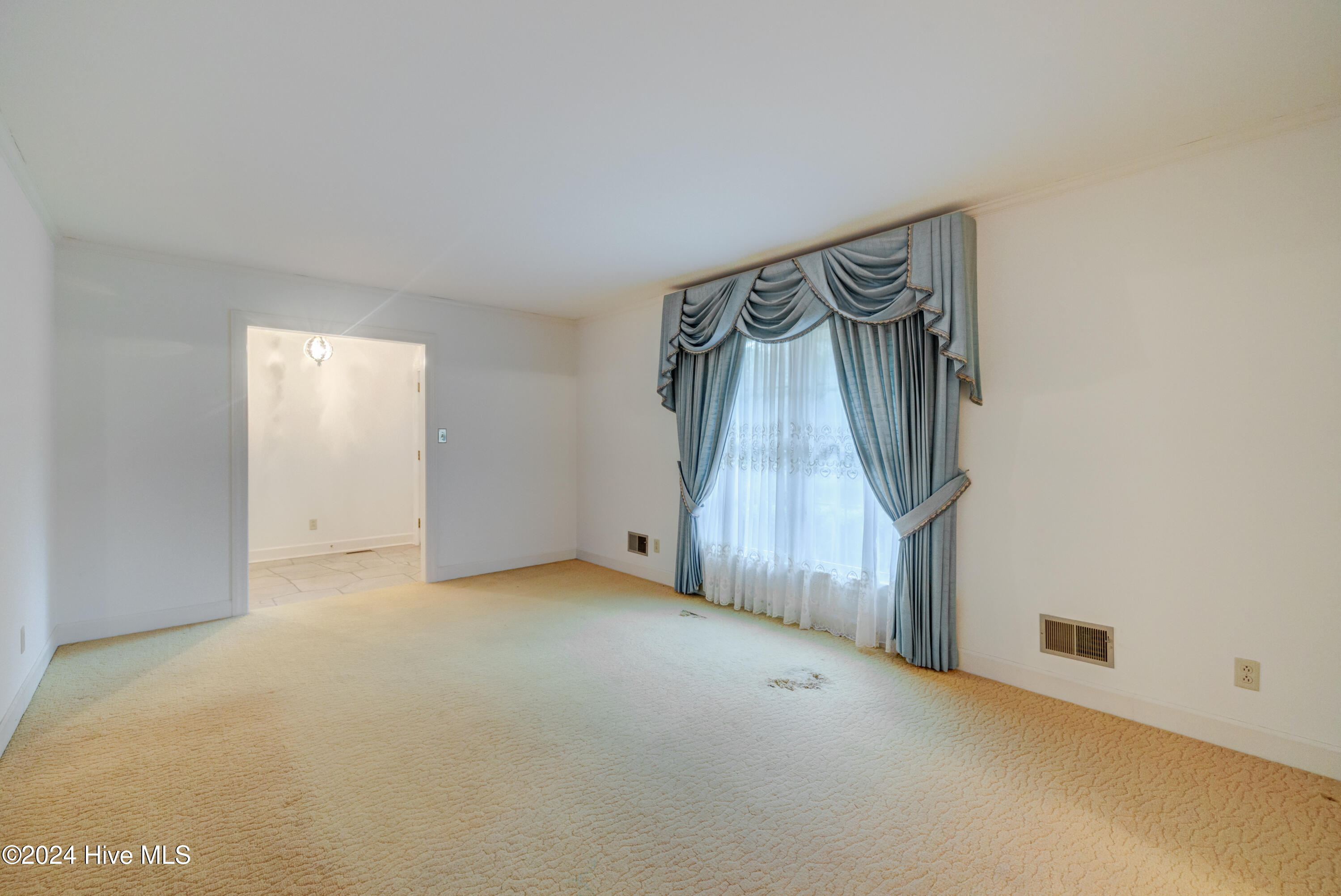 5021 College Acres Drive Property Photo 10