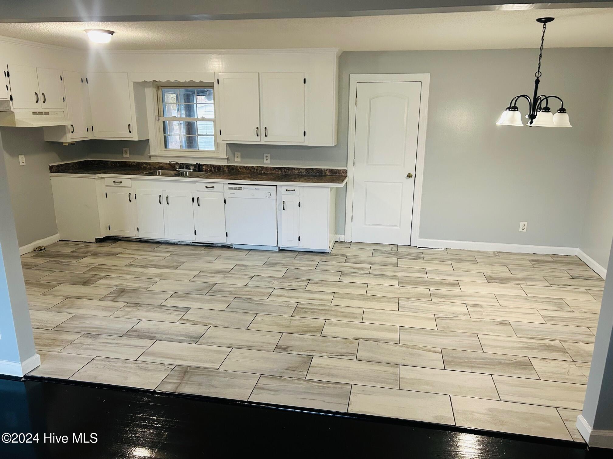 3300 Pinetree Lane Property Photo 11