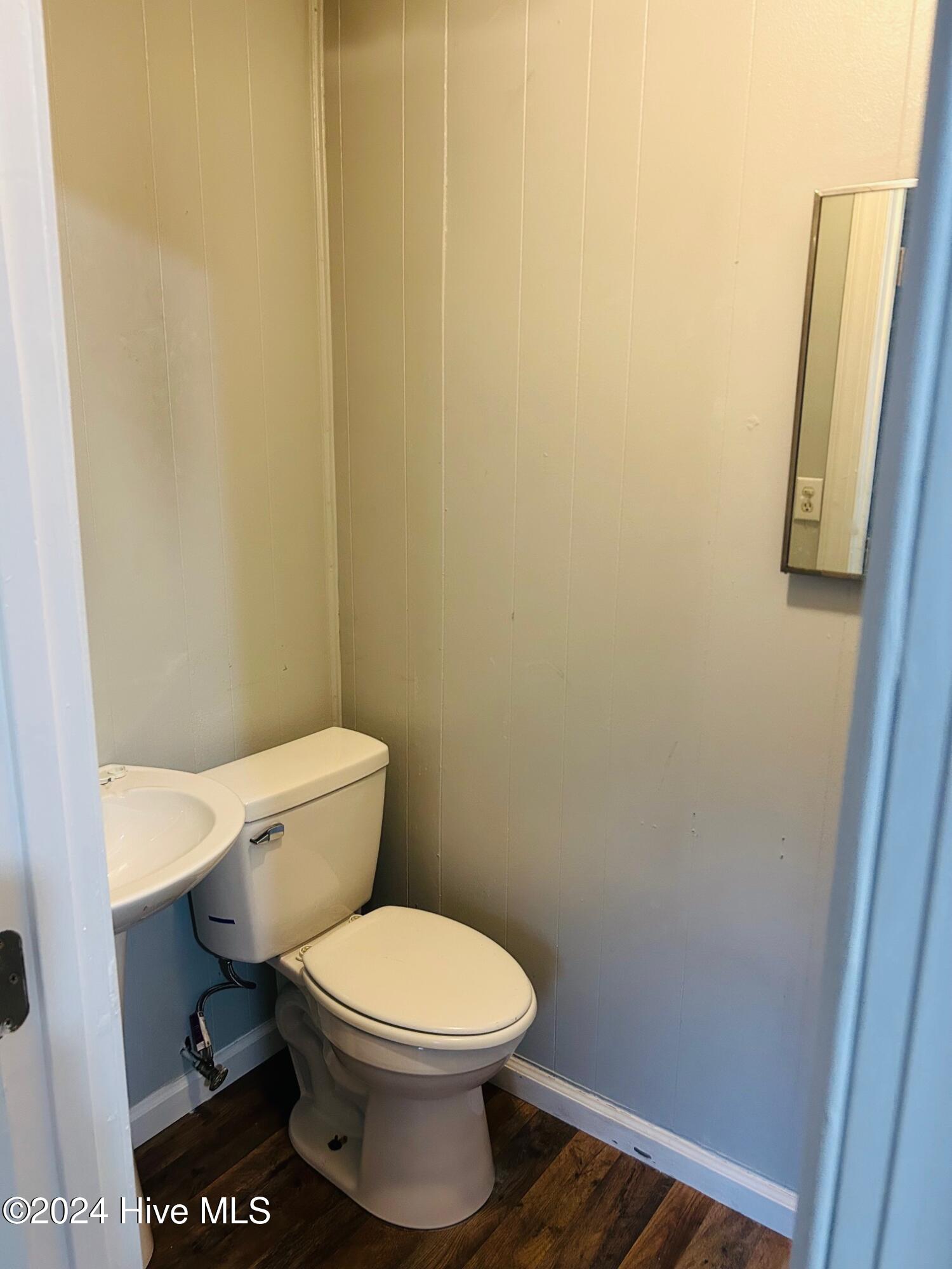 3300 Pinetree Lane Property Photo 12