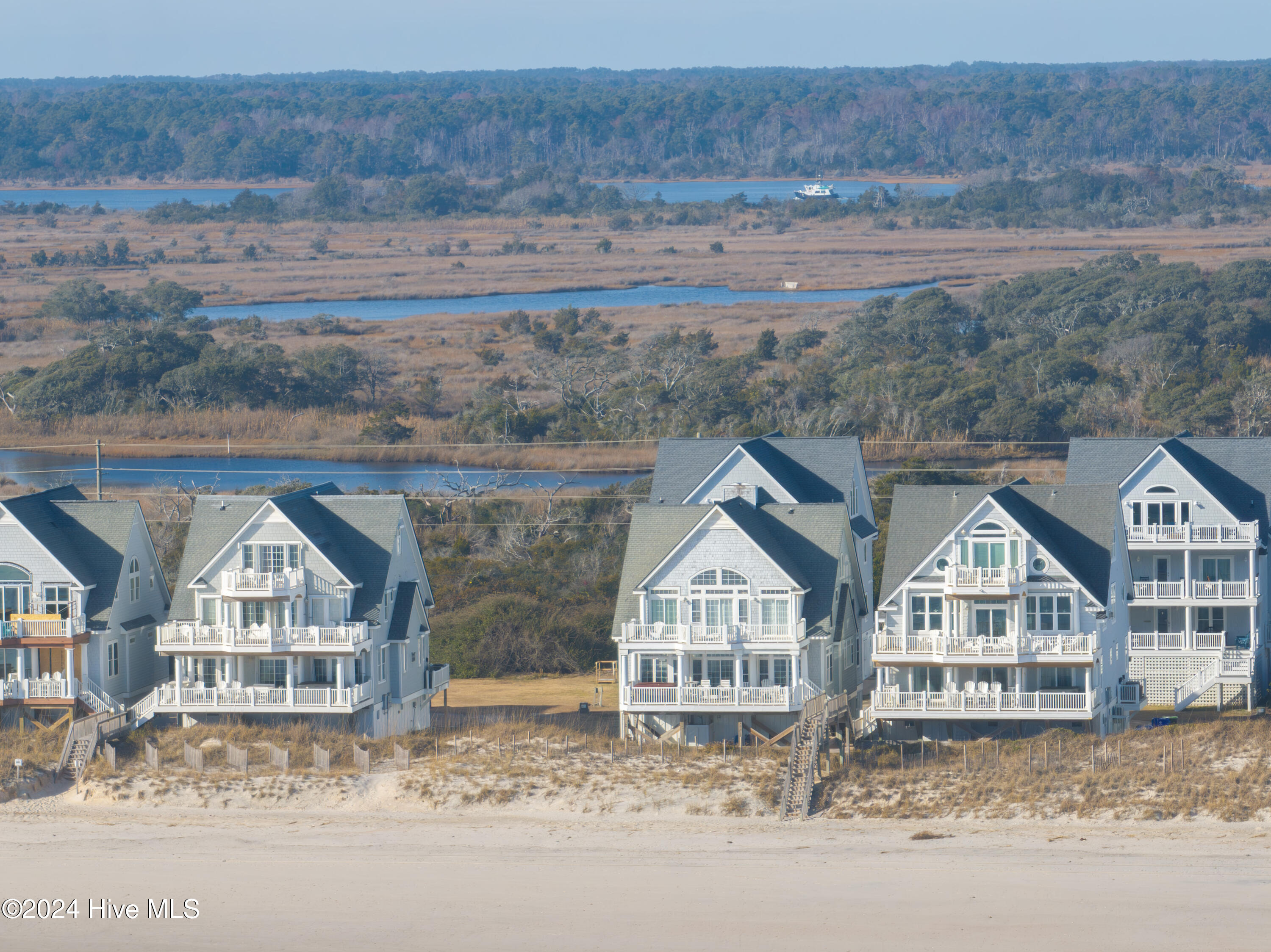 4256 Island Drive Property Photo 13