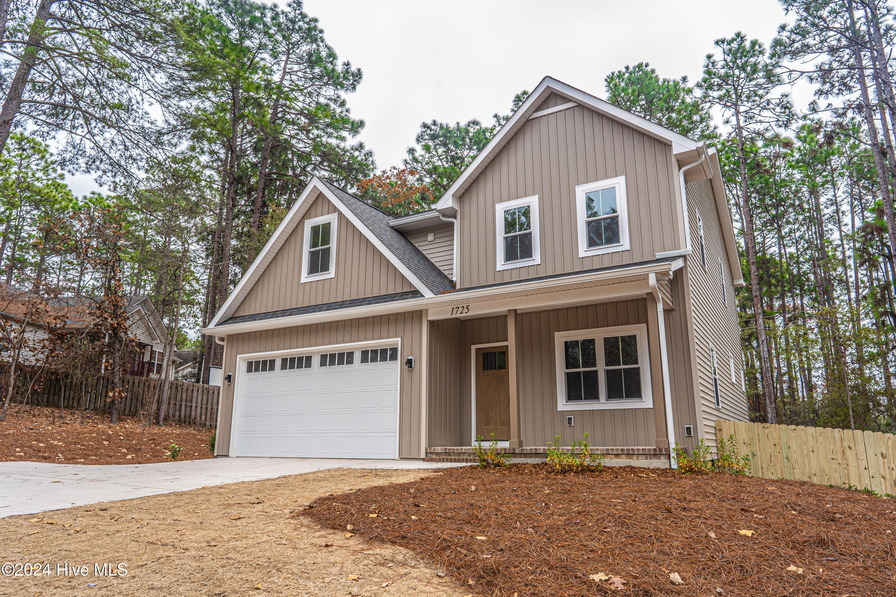 1725 Longleaf Drive Property Photo 1